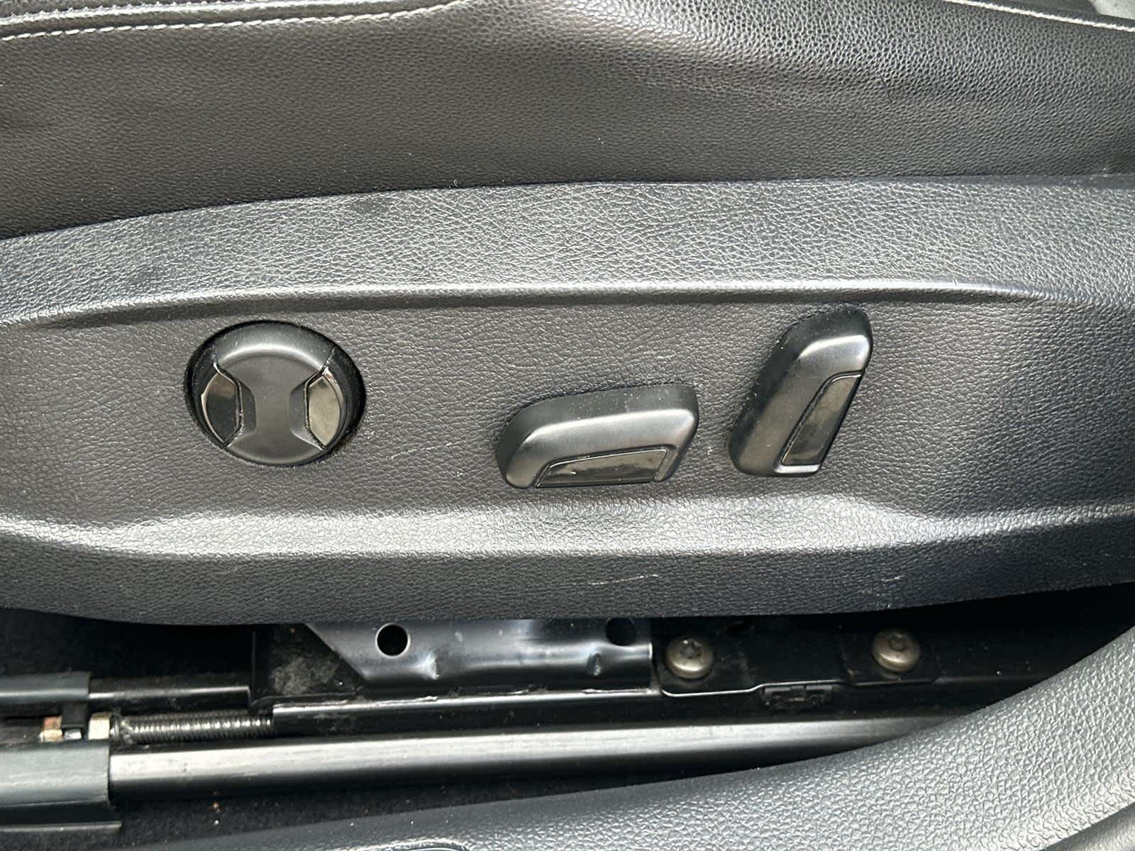 Thumbnail: 2017 Volkswagen Golf - 23