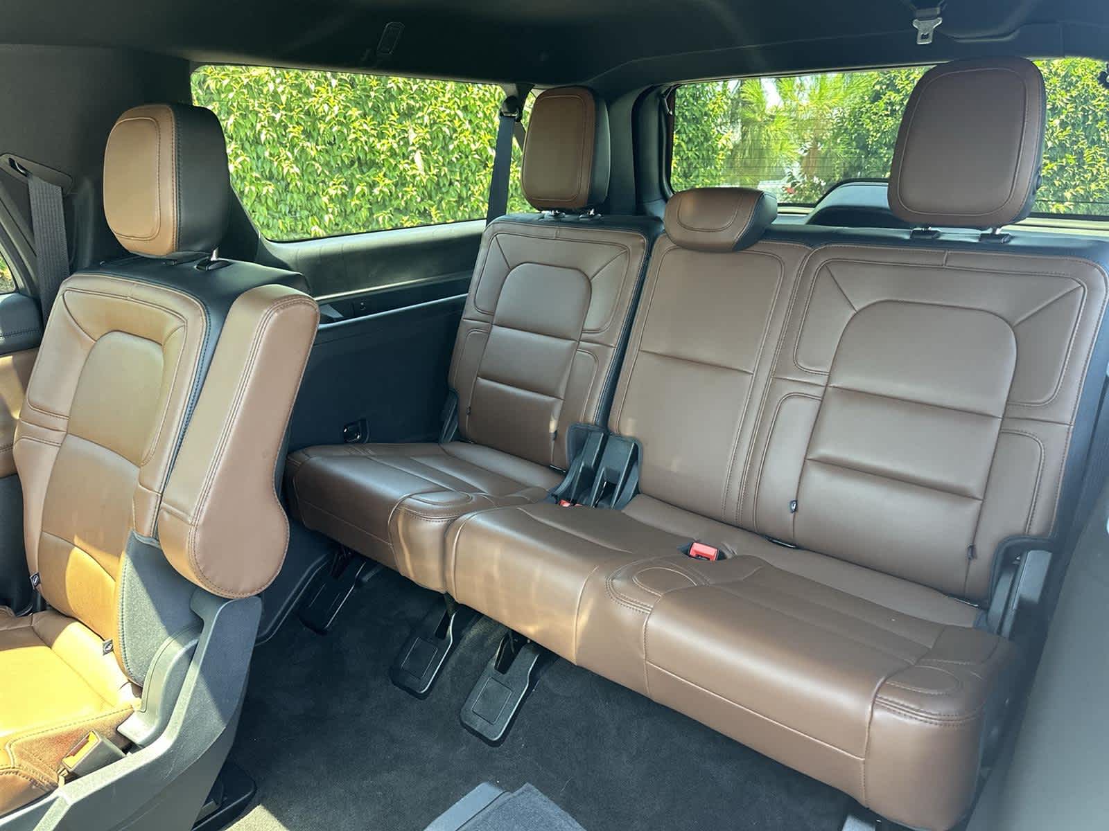 Thumbnail: 2023 Lincoln Navigator L - 32