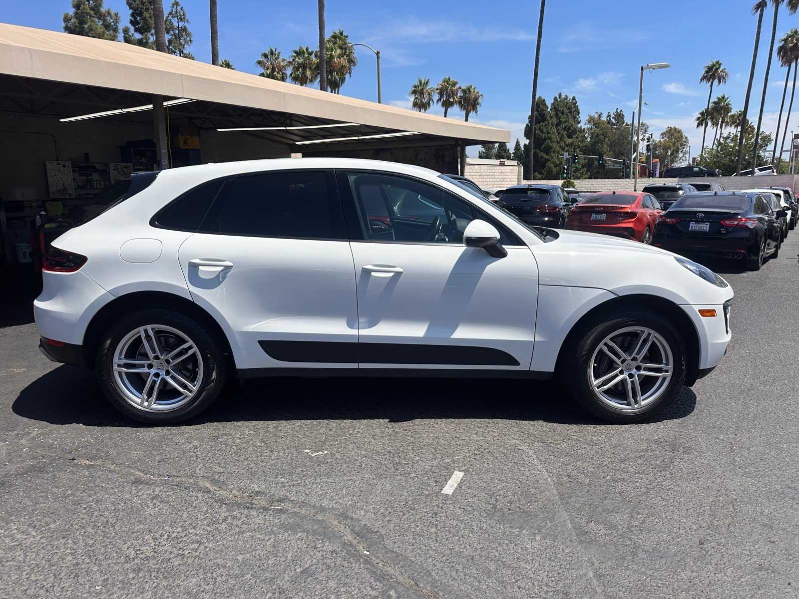Thumbnail: 2018 Porsche Macan - 8