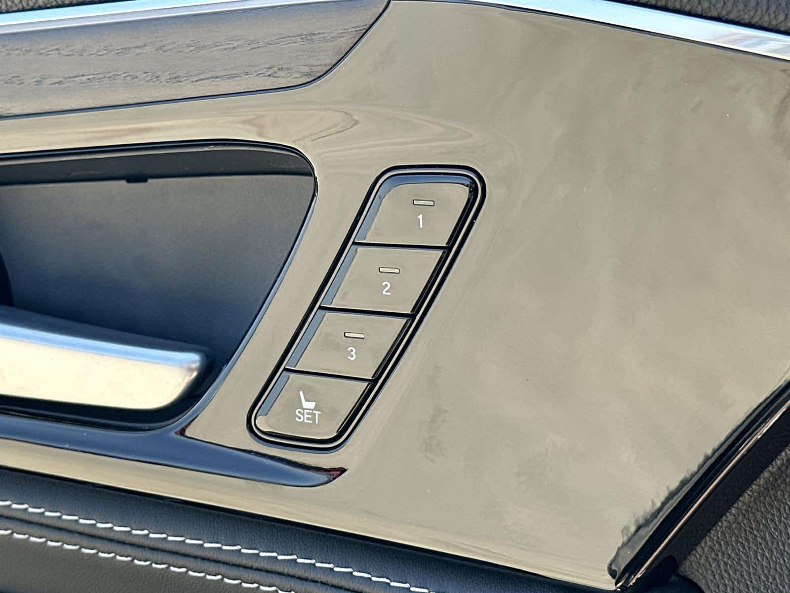 Thumbnail: 2025 Acura MDX - 30