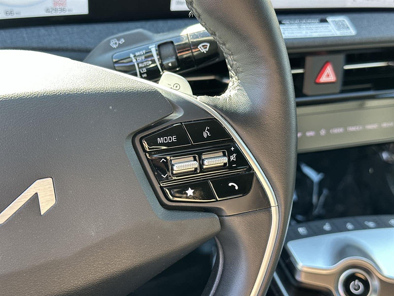 Thumbnail: 2022 Kia EV6 - 25