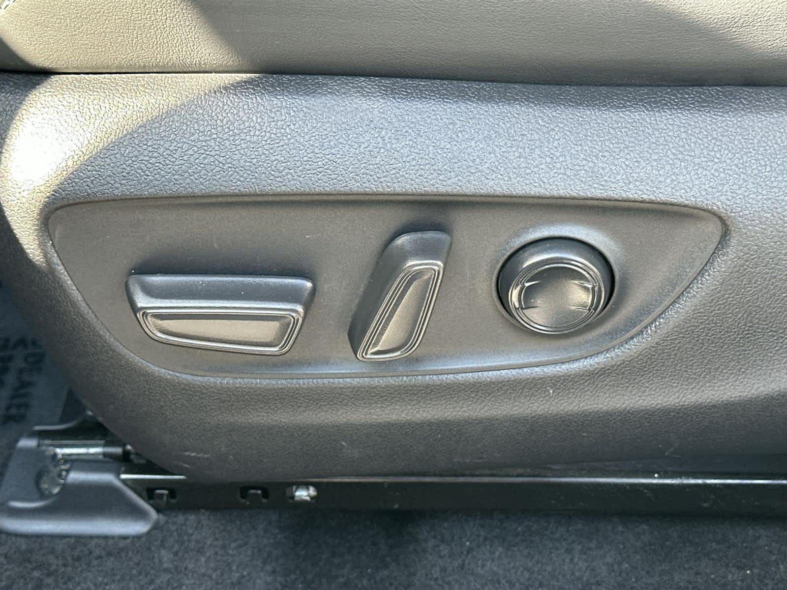 Thumbnail: 2022 Toyota RAV4 - 23