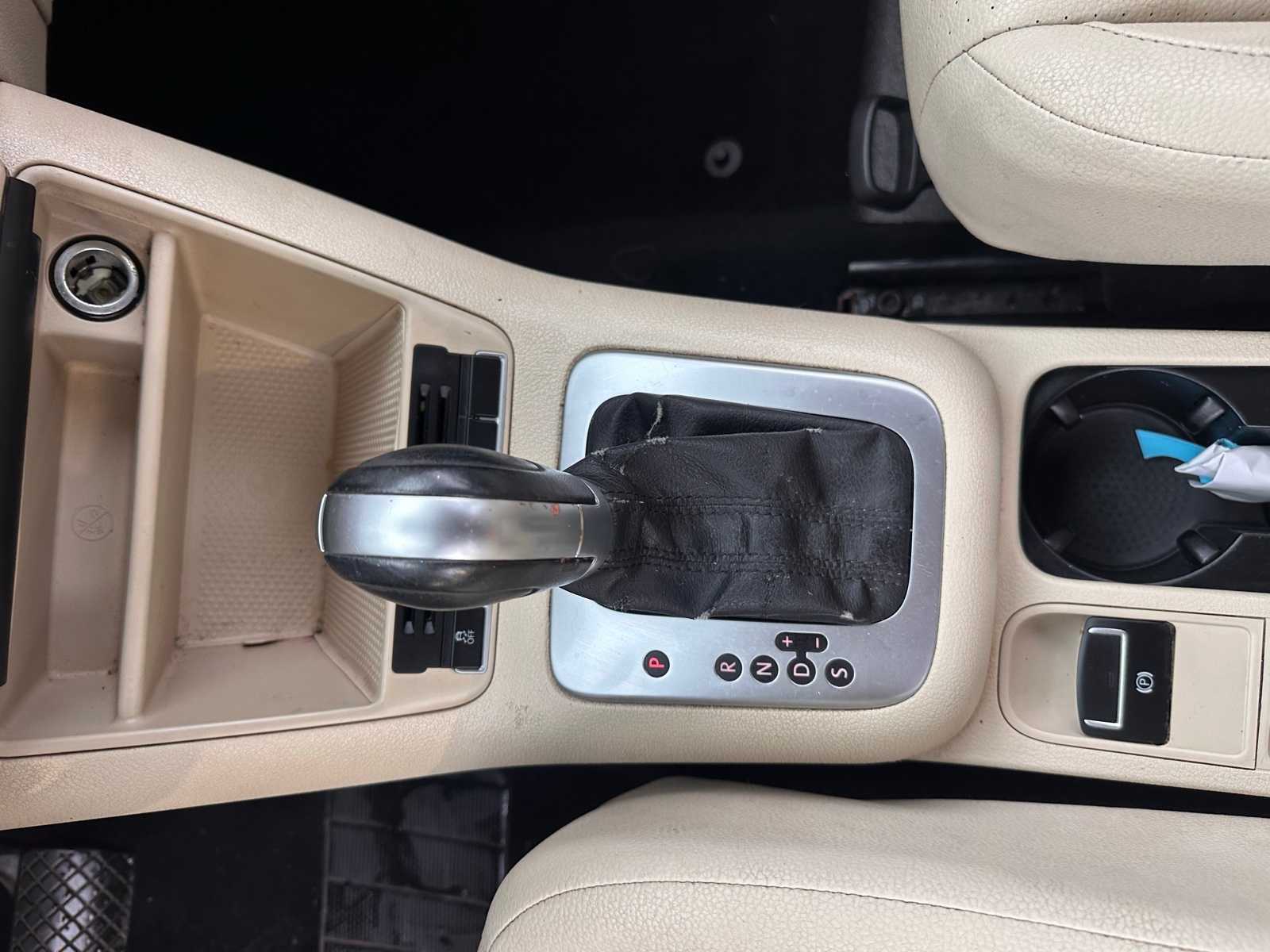 Thumbnail: 2015 Volkswagen Tiguan - 17