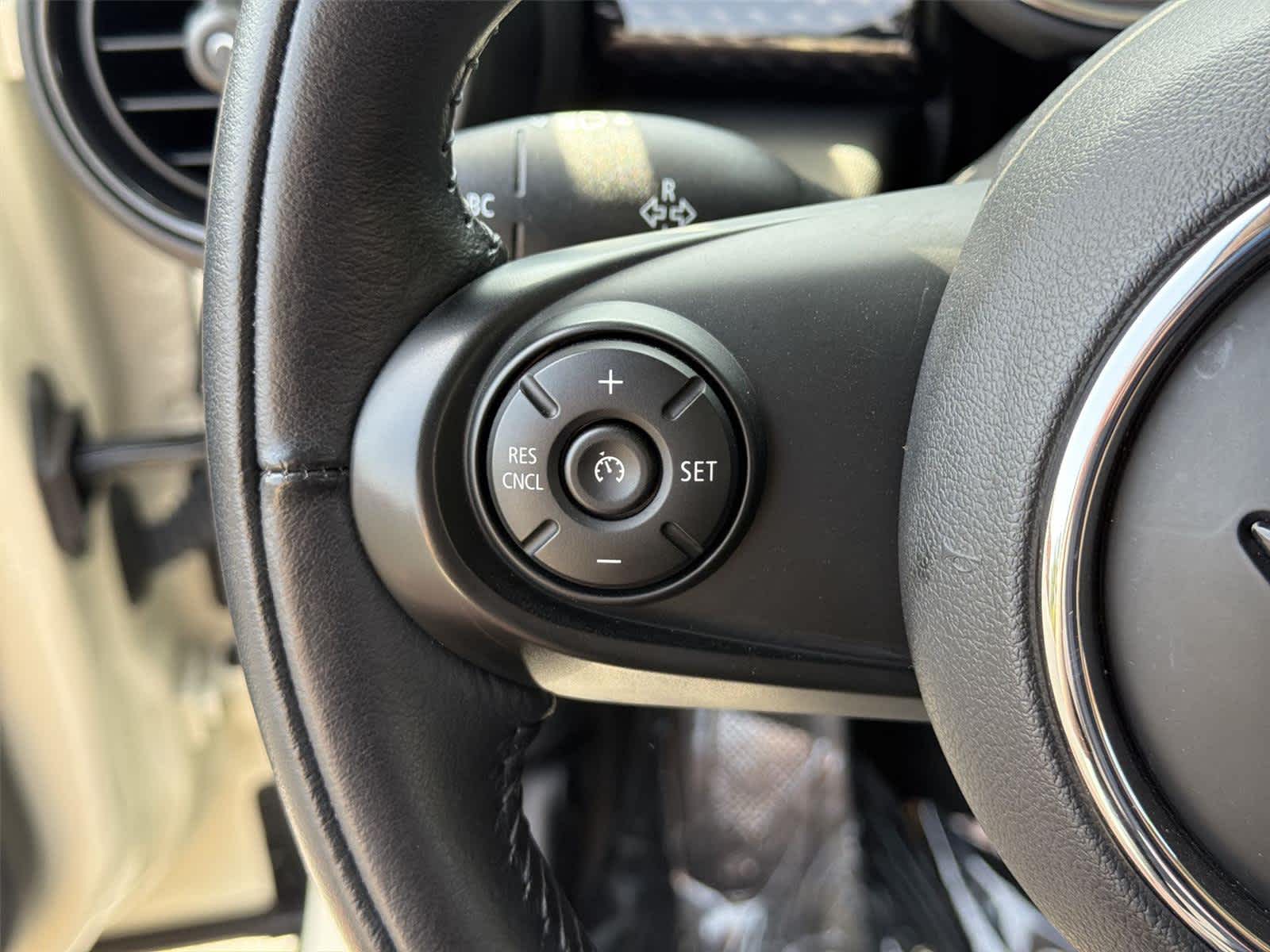 Thumbnail: 2018 MINI Cooper Hardtop - 24