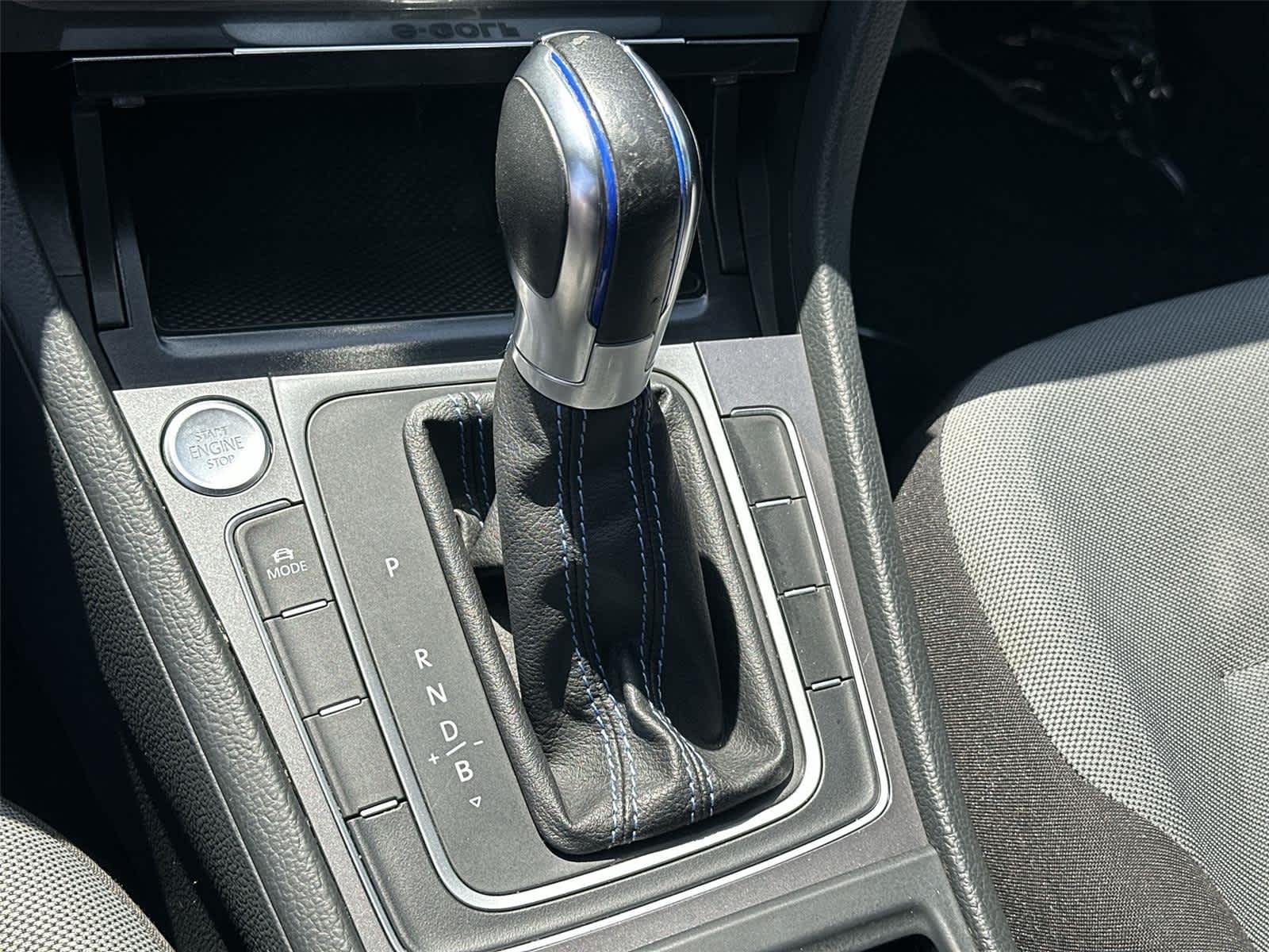 Thumbnail: 2016 Volkswagen e-Golf - 18