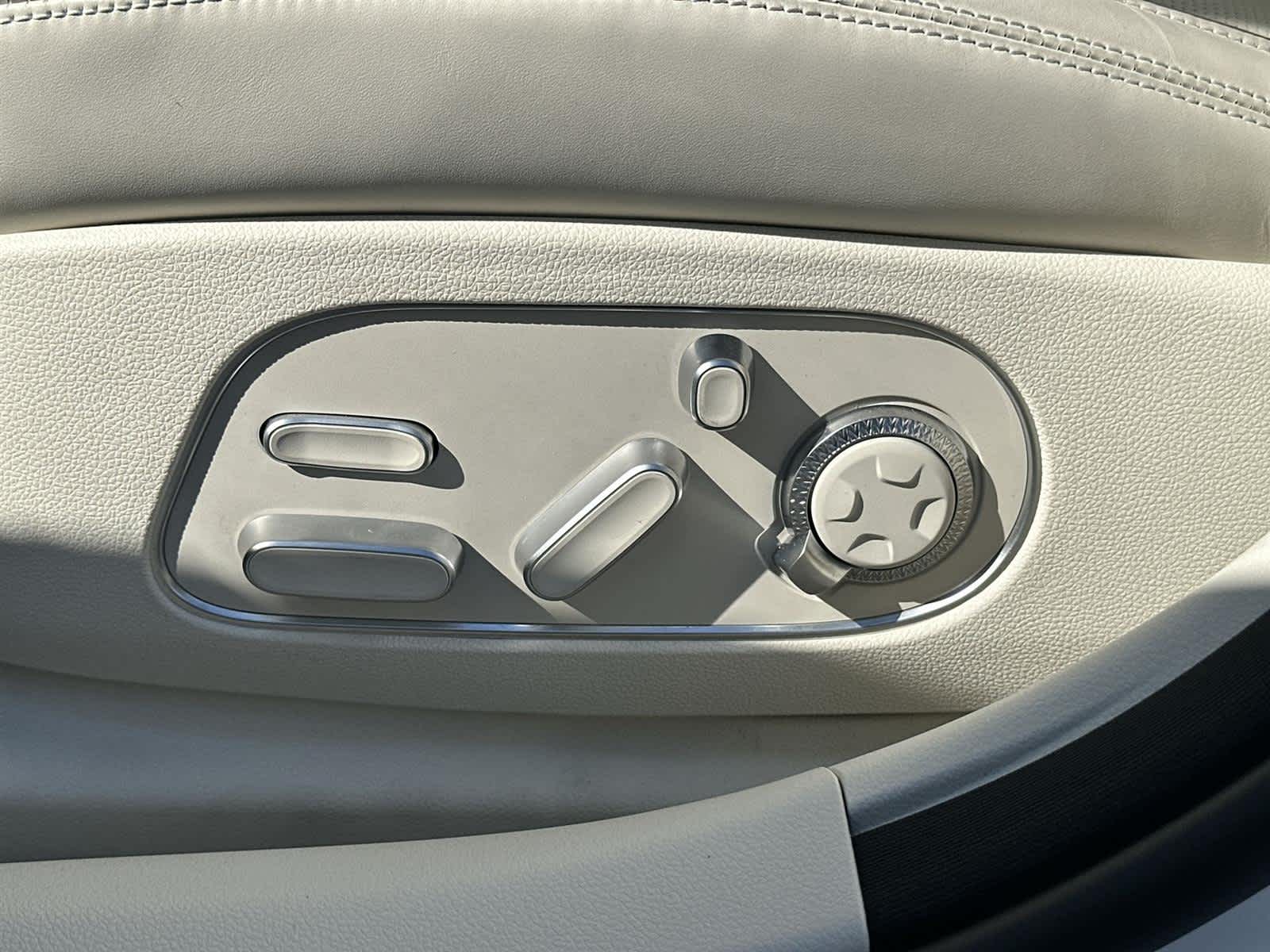 Thumbnail: 2026 Genesis G90 - 23