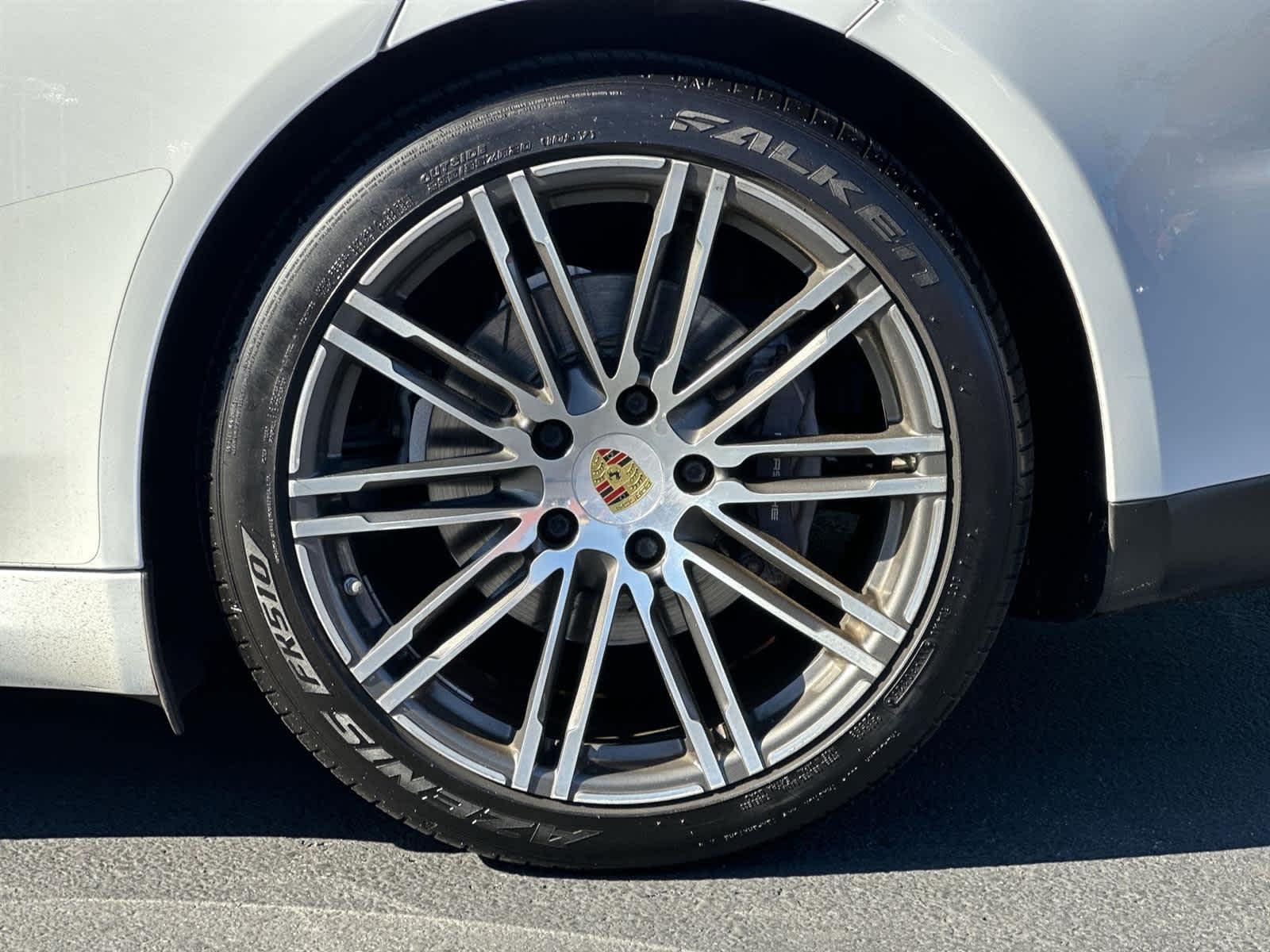 Thumbnail: 2016 Porsche Panamera - 8