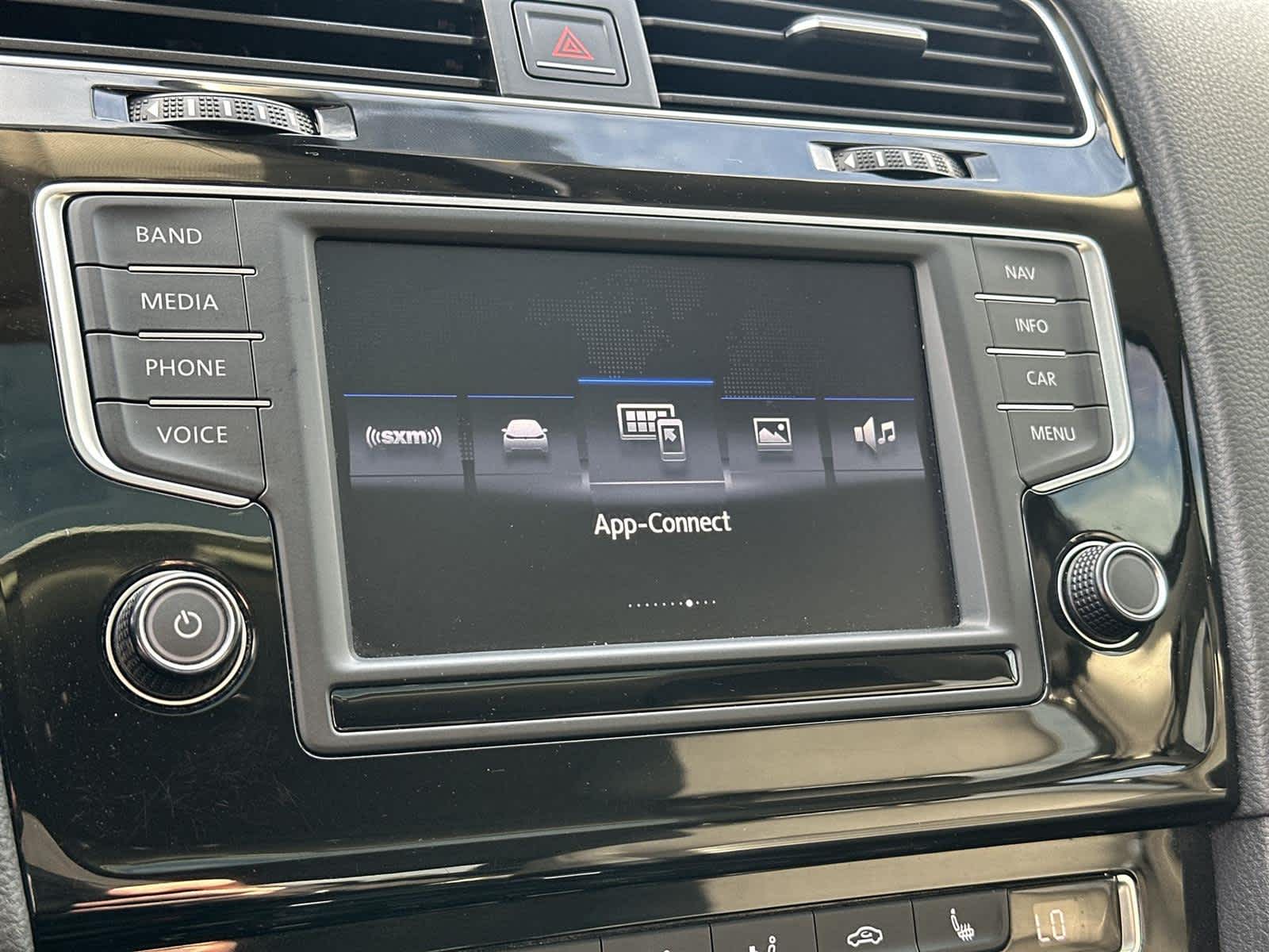 Thumbnail: 2017 Volkswagen Golf - 30