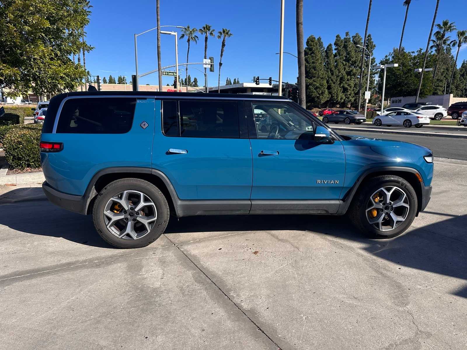 Thumbnail: 2023 Rivian R1S - 5