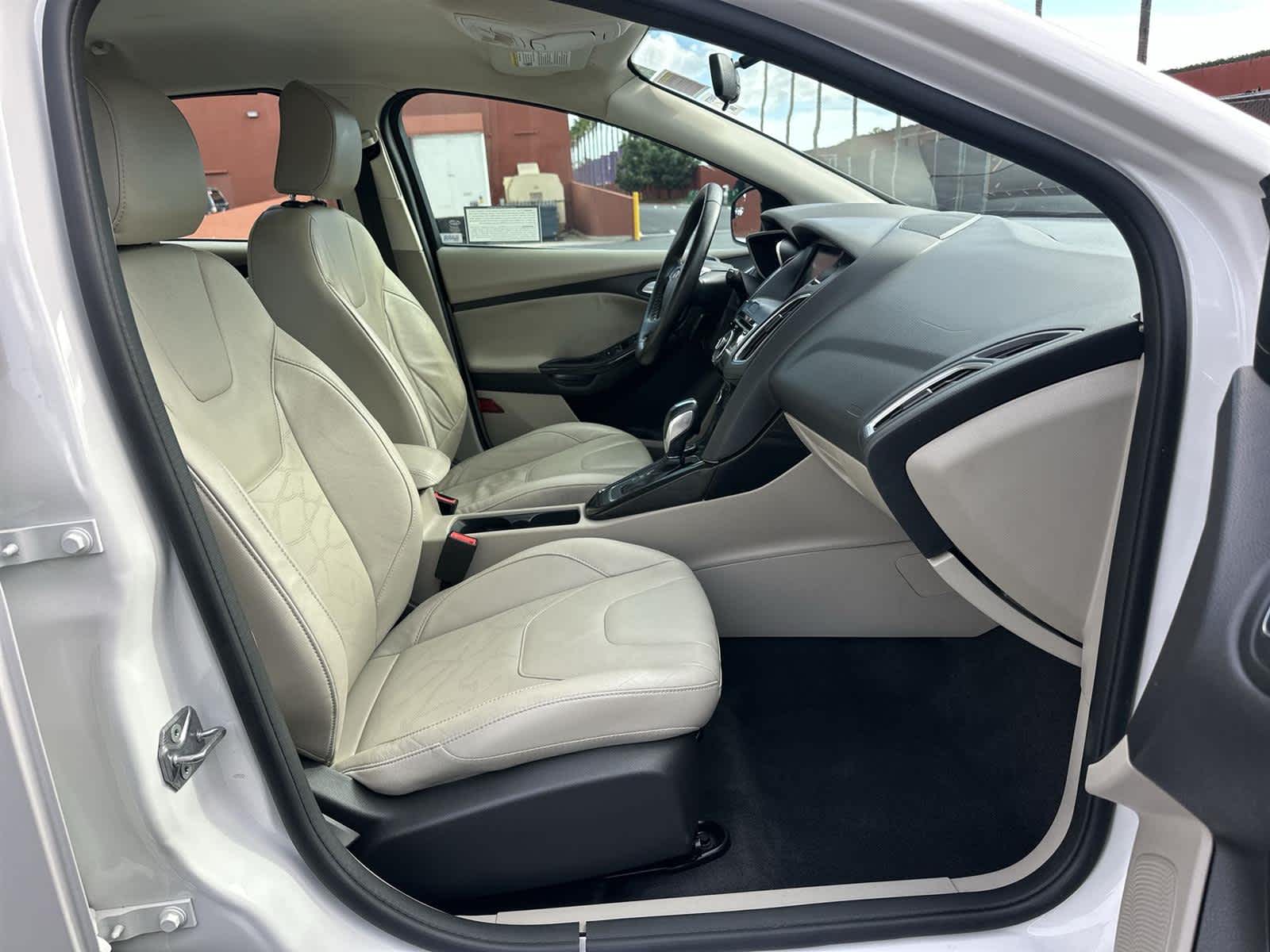 Thumbnail: 2015 Ford Focus - 14