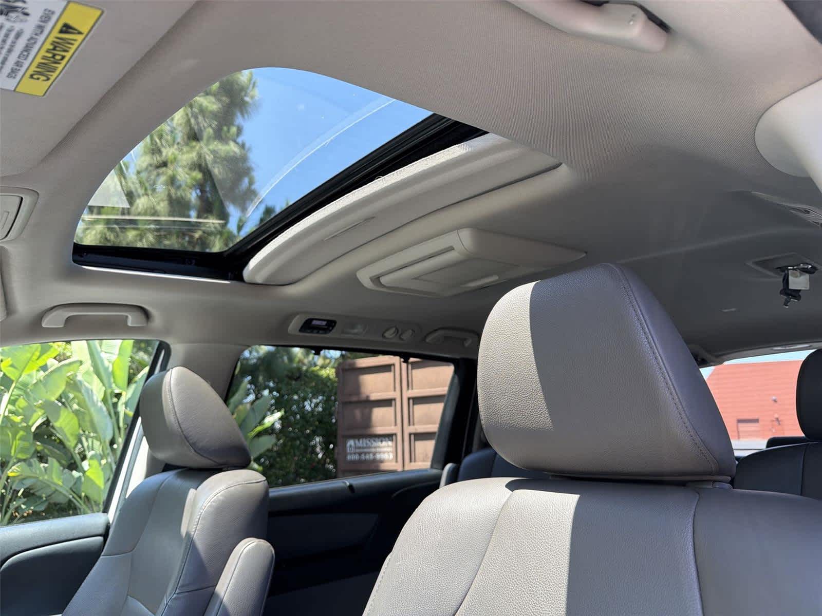 Thumbnail: 2015 Honda Odyssey - 38