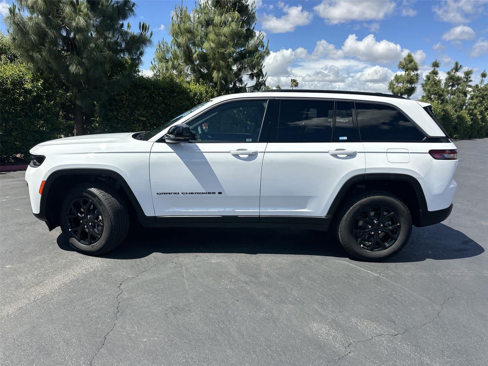 Thumbnail: 2026 Jeep Grand Cherokee - 3