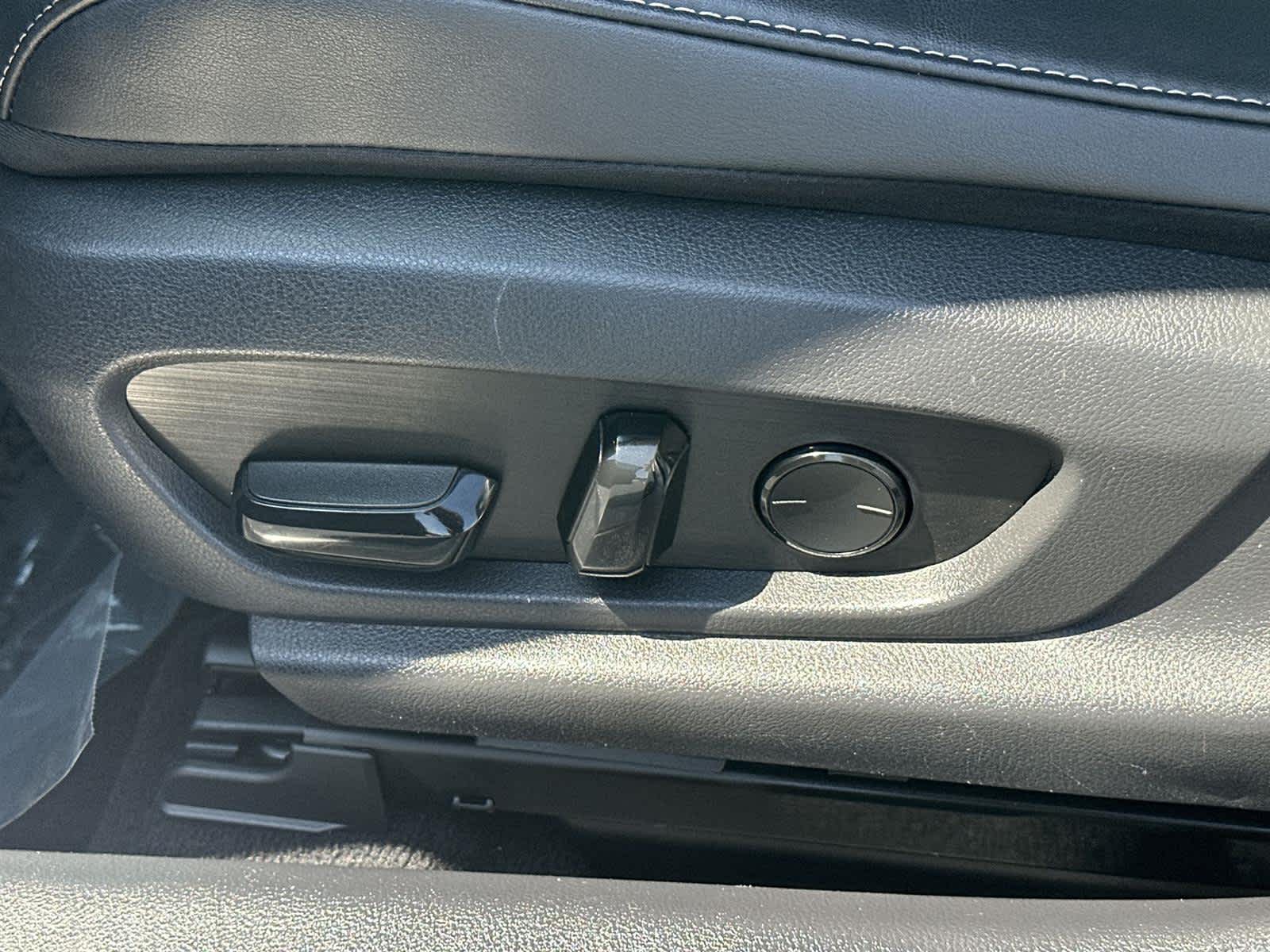 Thumbnail: 2020 Lexus ES - 23