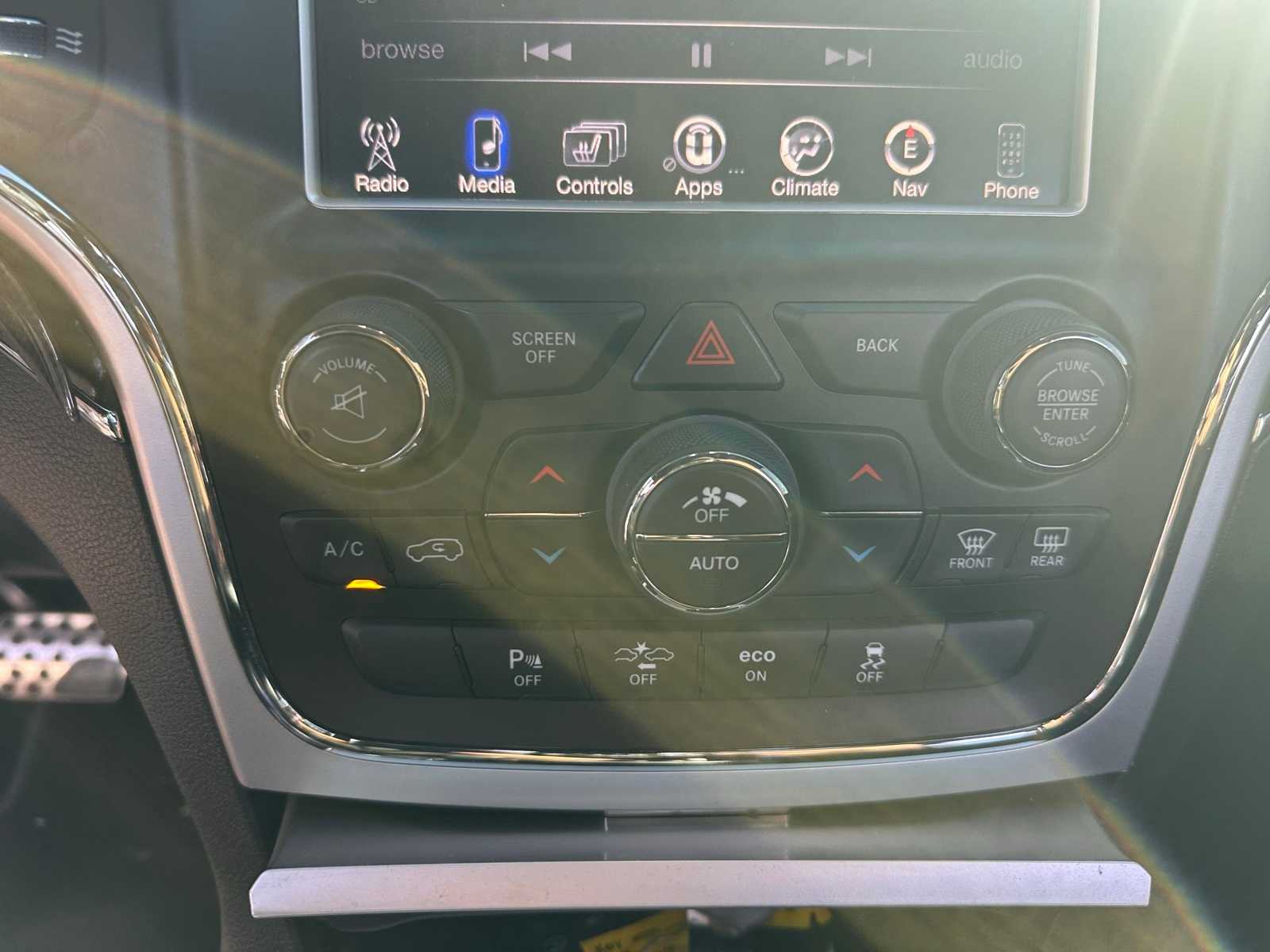 Thumbnail: 2015 Jeep Grand Cherokee - 17