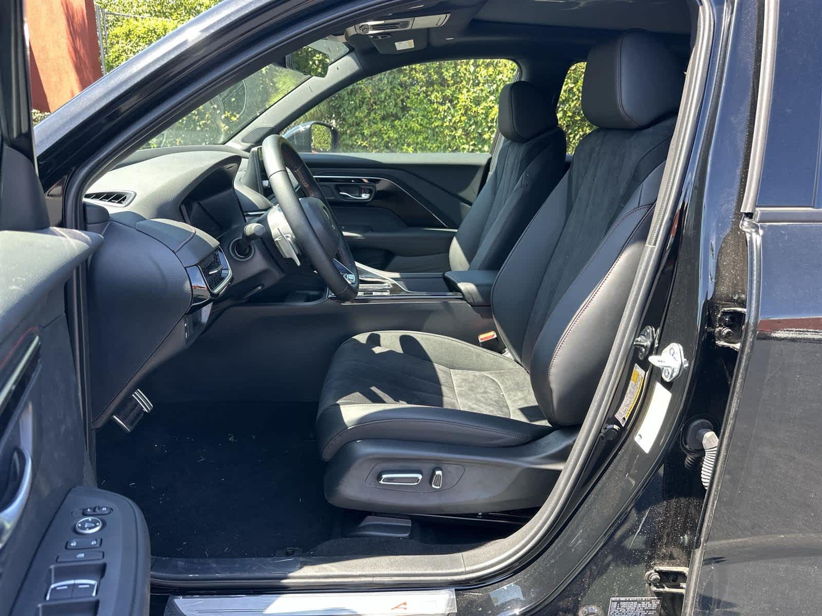 Thumbnail: 2025 Acura ADX - 11