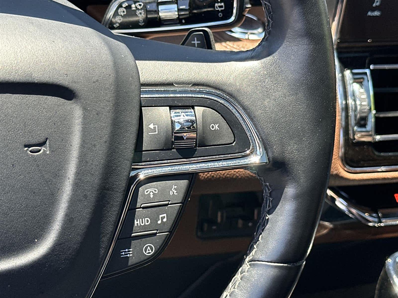 Thumbnail: 2023 Lincoln Navigator L - 25