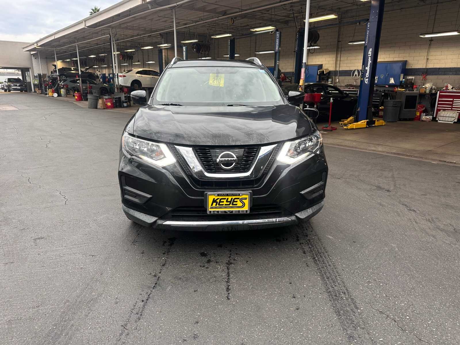 Thumbnail: 2017 Nissan Rogue - 8