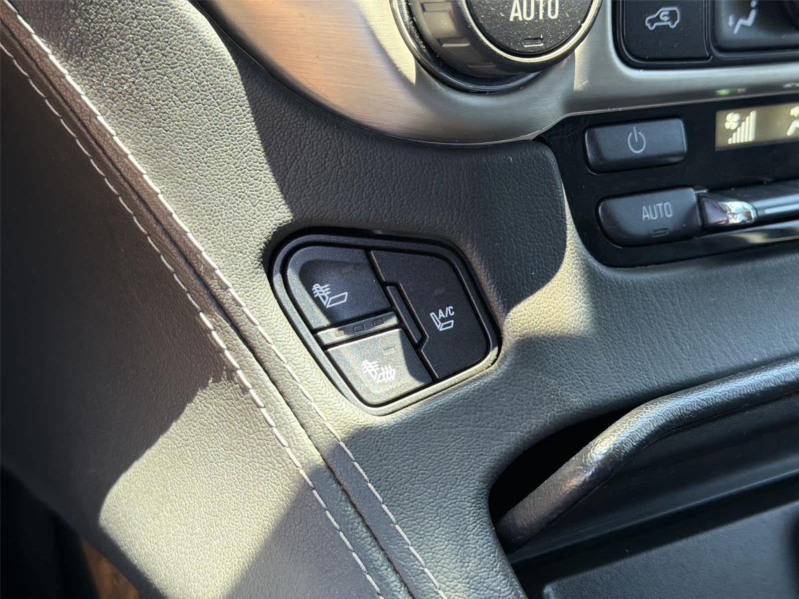 Thumbnail: 2016 GMC Yukon XL - 36
