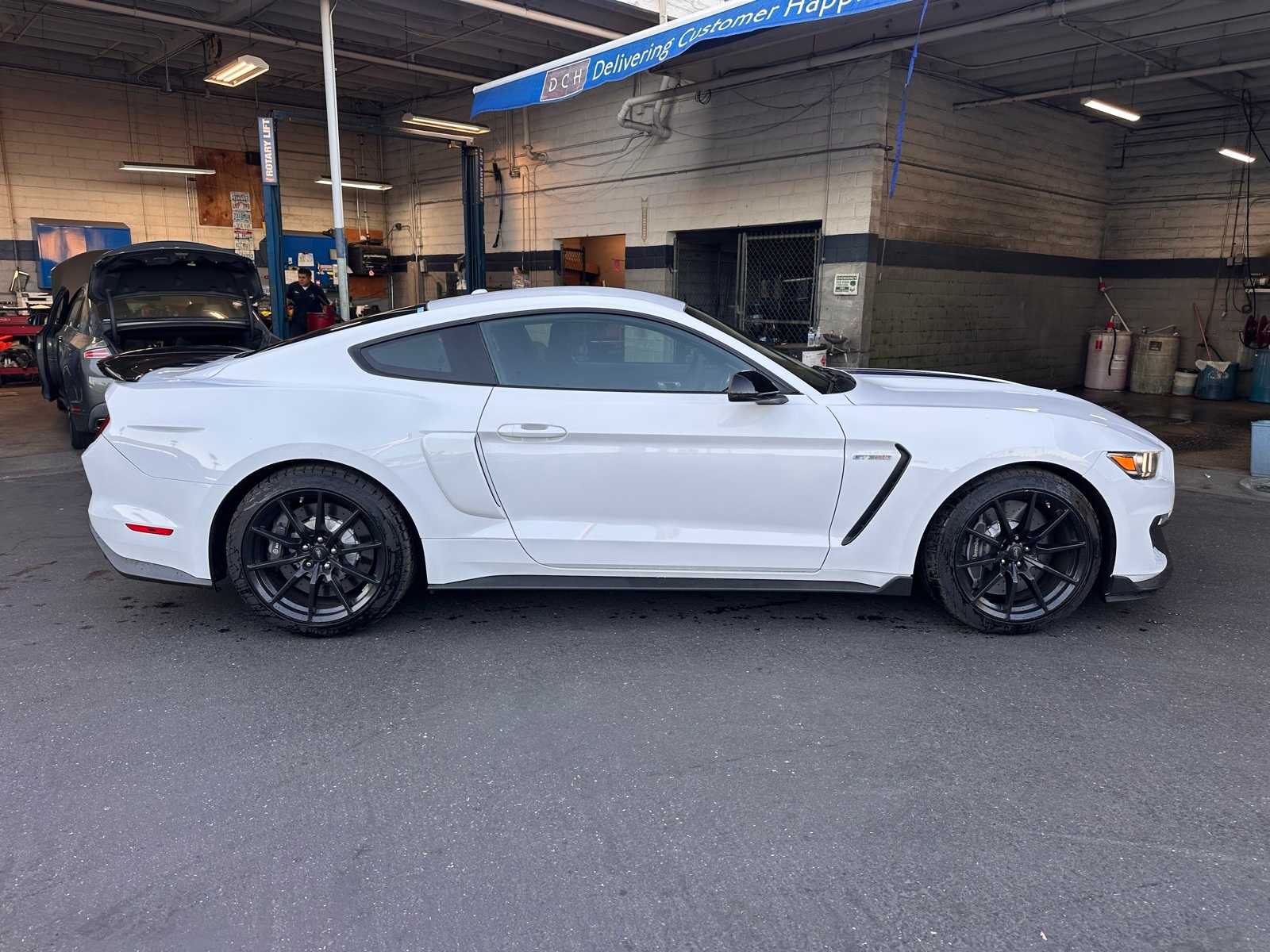 Thumbnail: 2017 Ford Mustang - 6