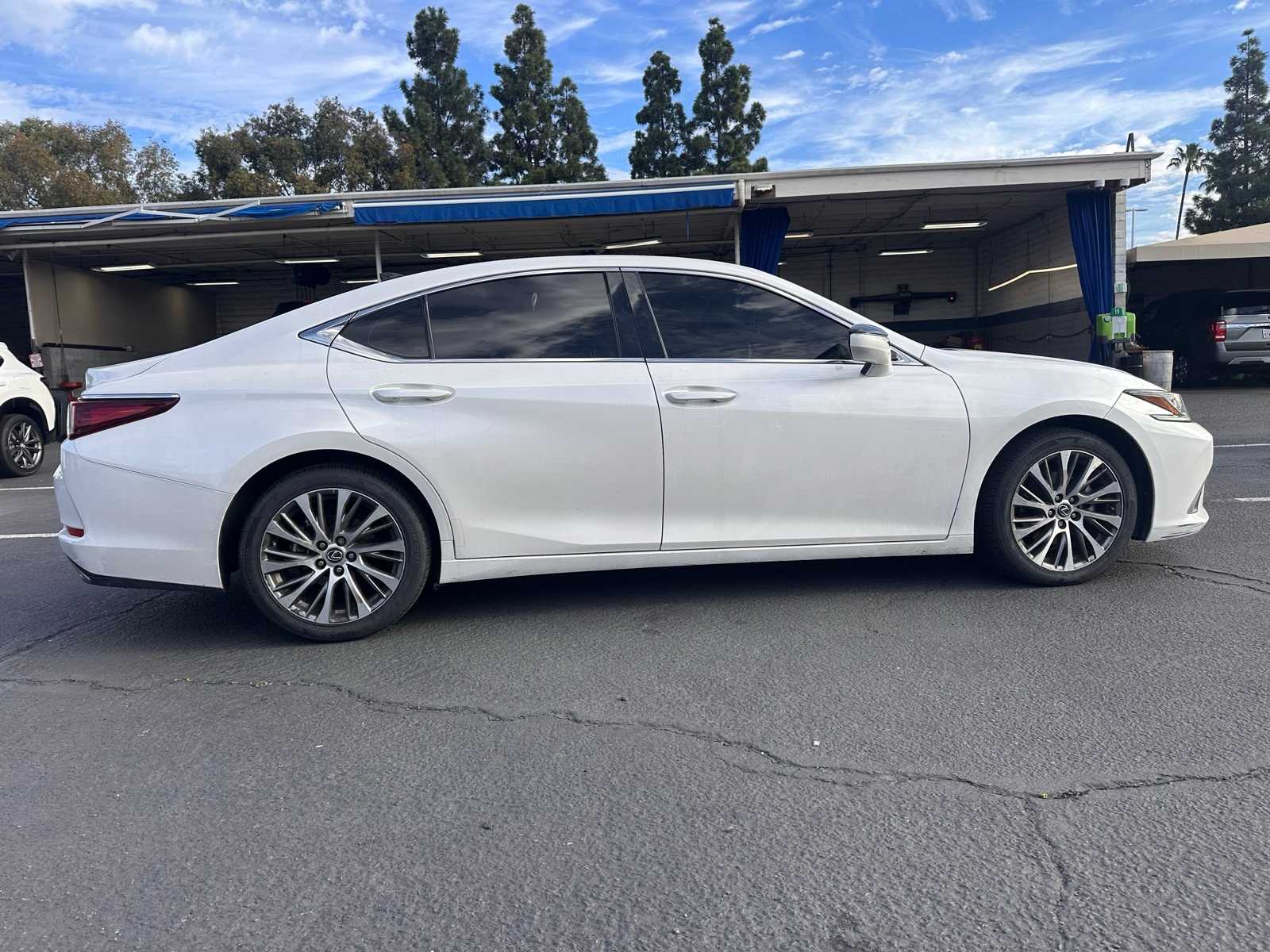 Thumbnail: 2019 Lexus ES - 6