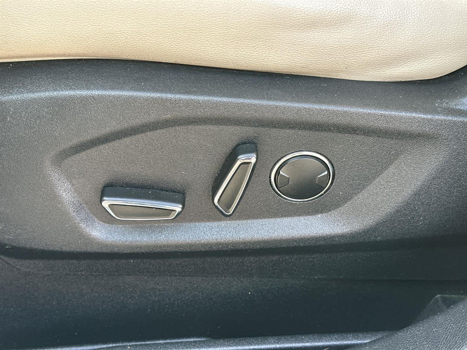 Thumbnail: 2016 Ford Edge - 23