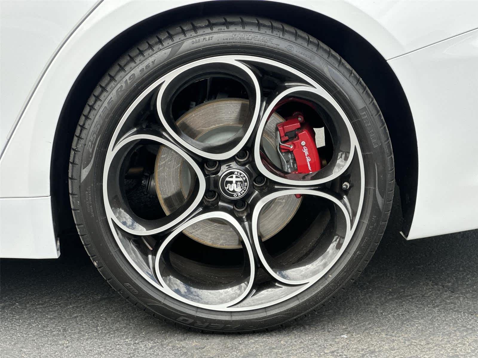 Thumbnail: 2023 Alfa Romeo Giulia - 8