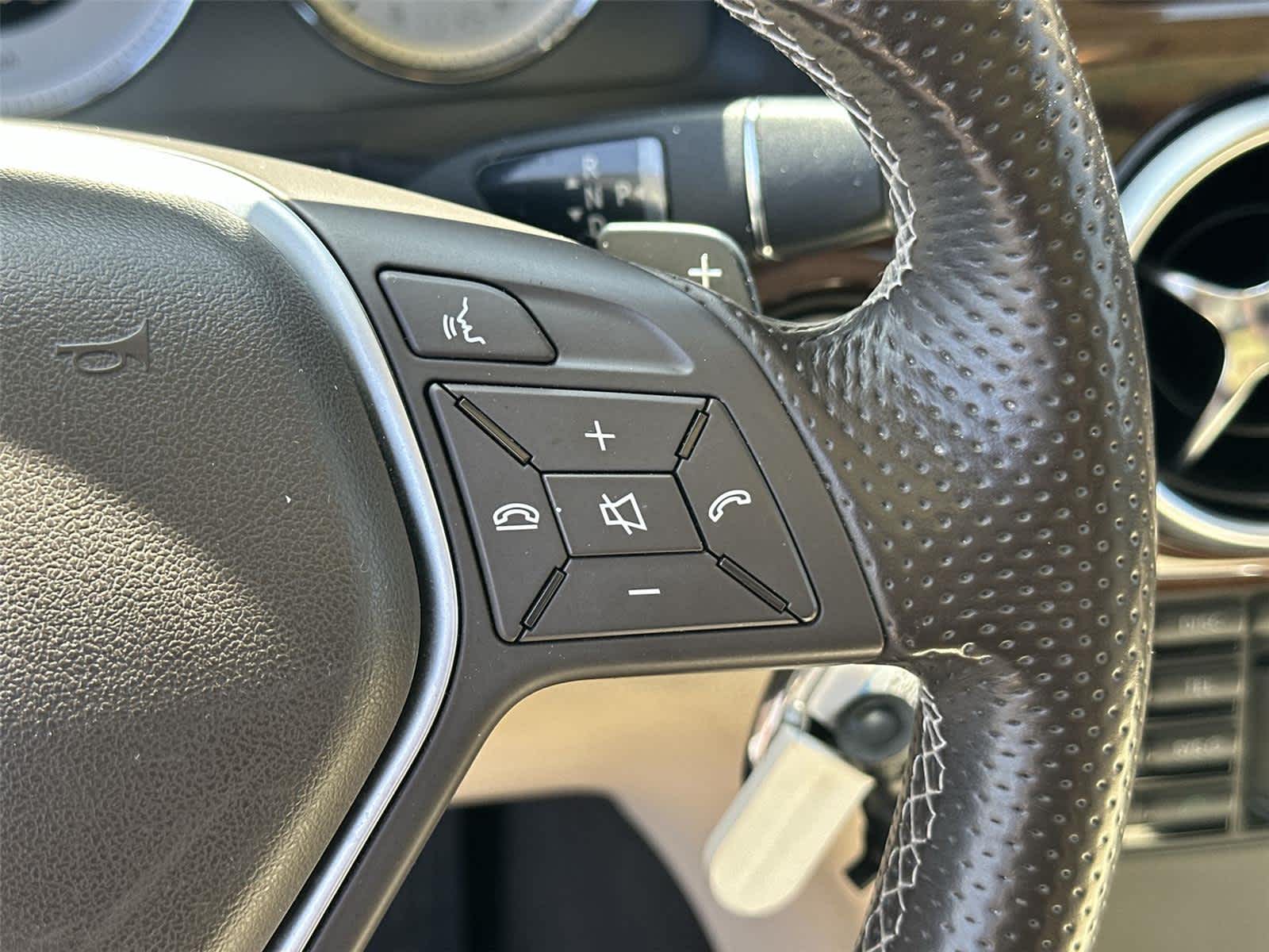 Thumbnail: 2015 Mercedes-Benz GLK - 24