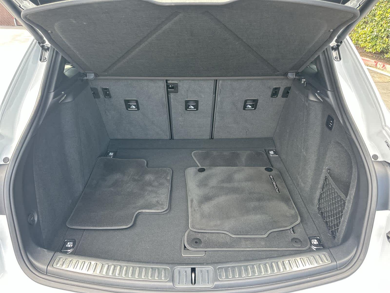 Thumbnail: 2023 Porsche Macan - 20