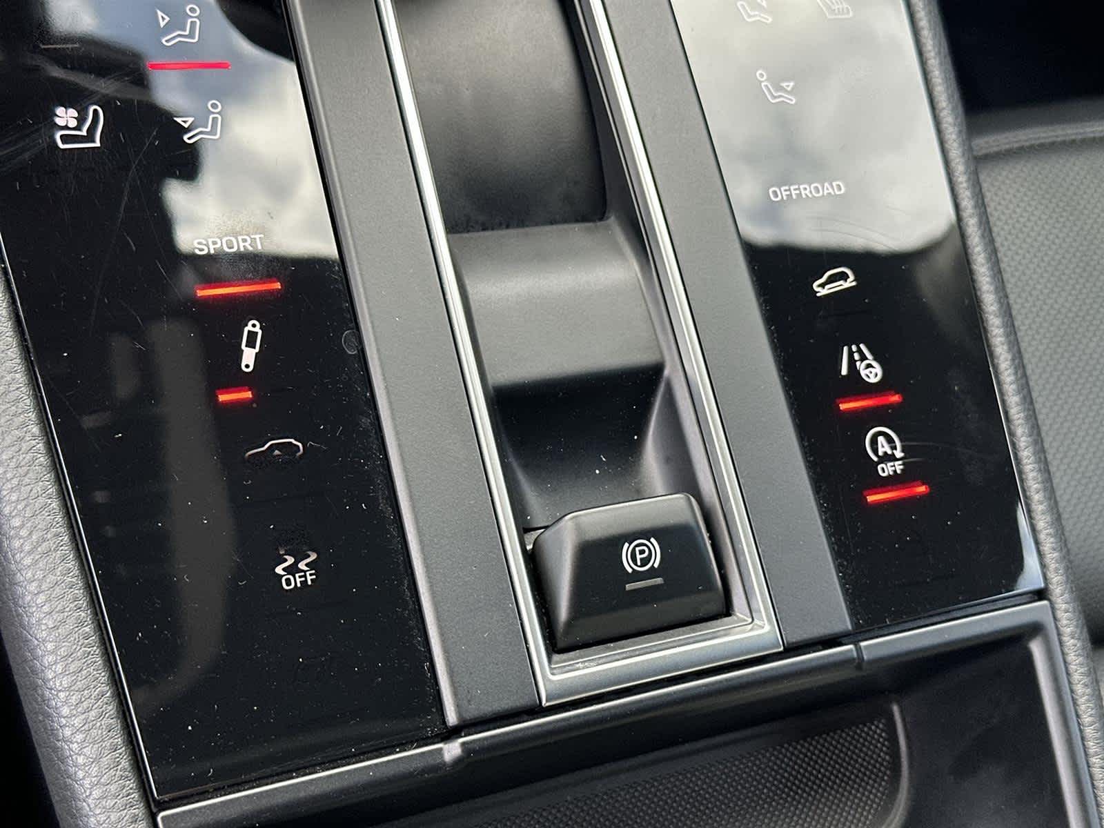 Thumbnail: 2023 Porsche Macan - 27