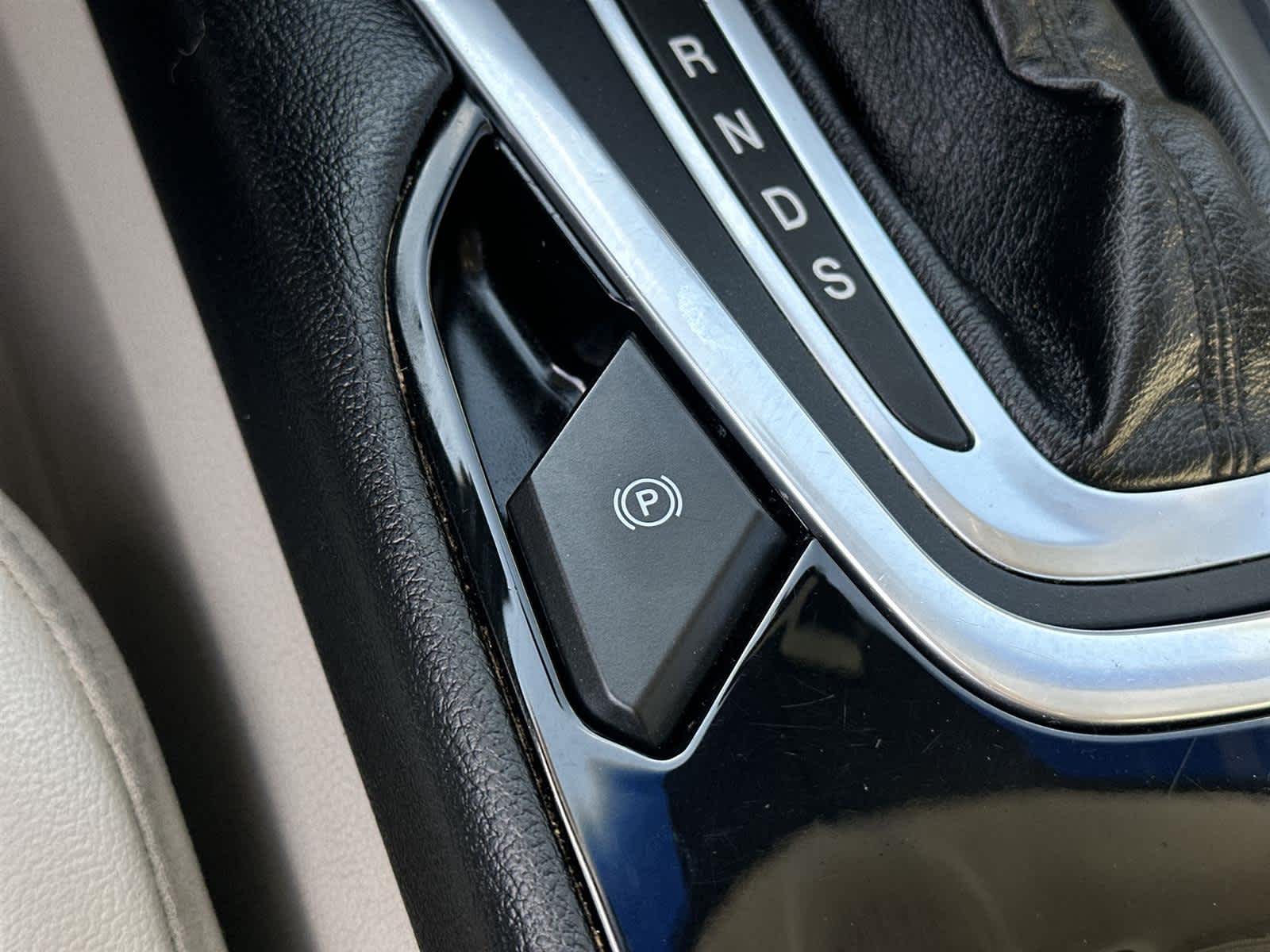 Thumbnail: 2016 Ford Edge - 28