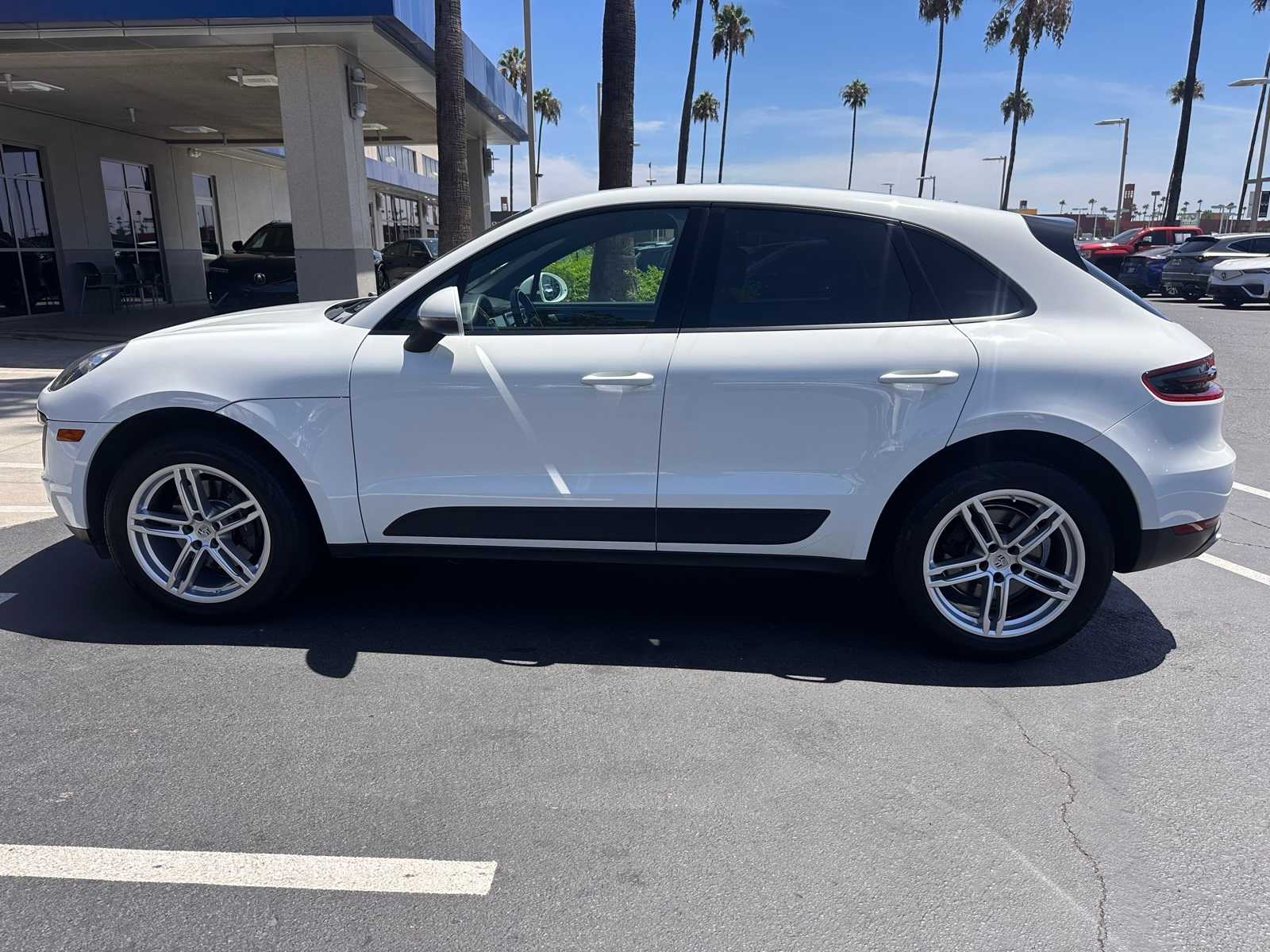 Thumbnail: 2018 Porsche Macan - 3
