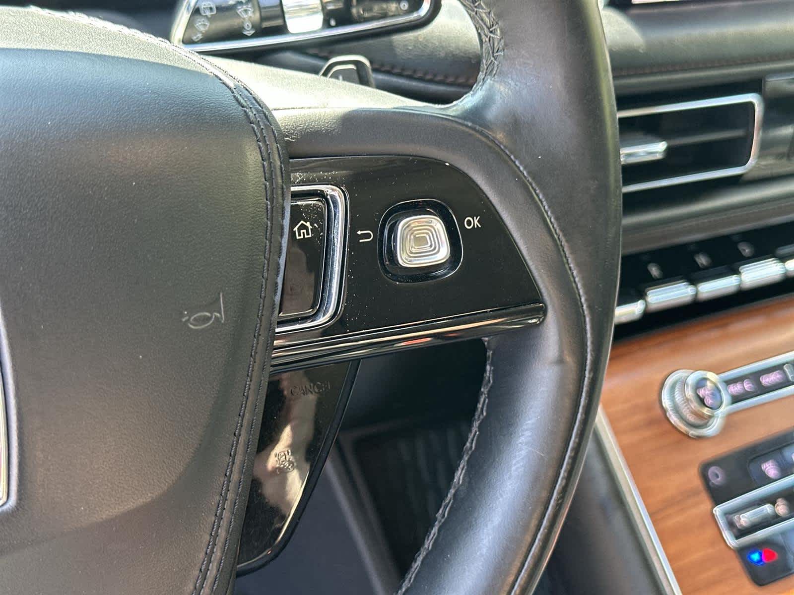 Thumbnail: 2020 Lincoln Aviator - 35