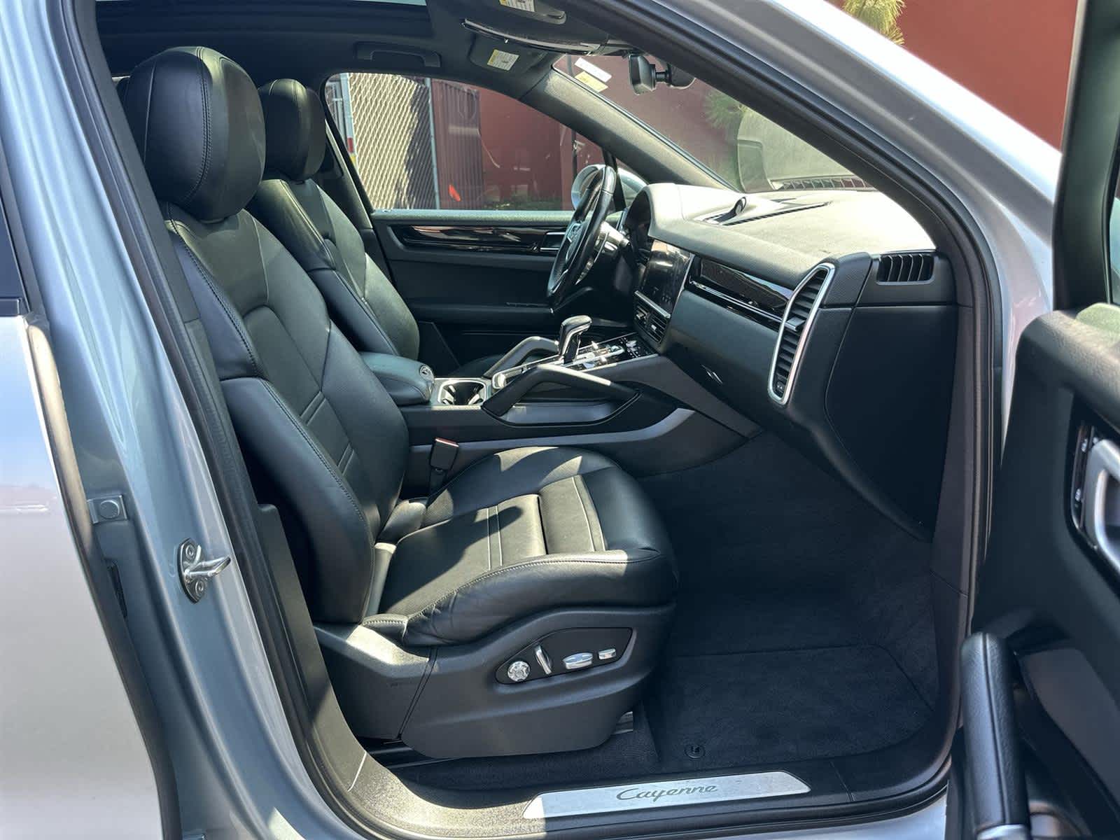 Thumbnail: 2020 Porsche Cayenne - 14