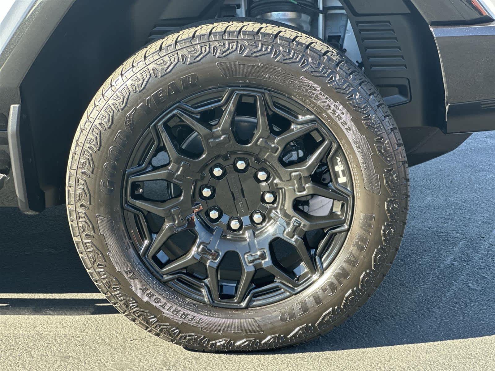 Thumbnail: 2025 GMC Hummer EV - 8