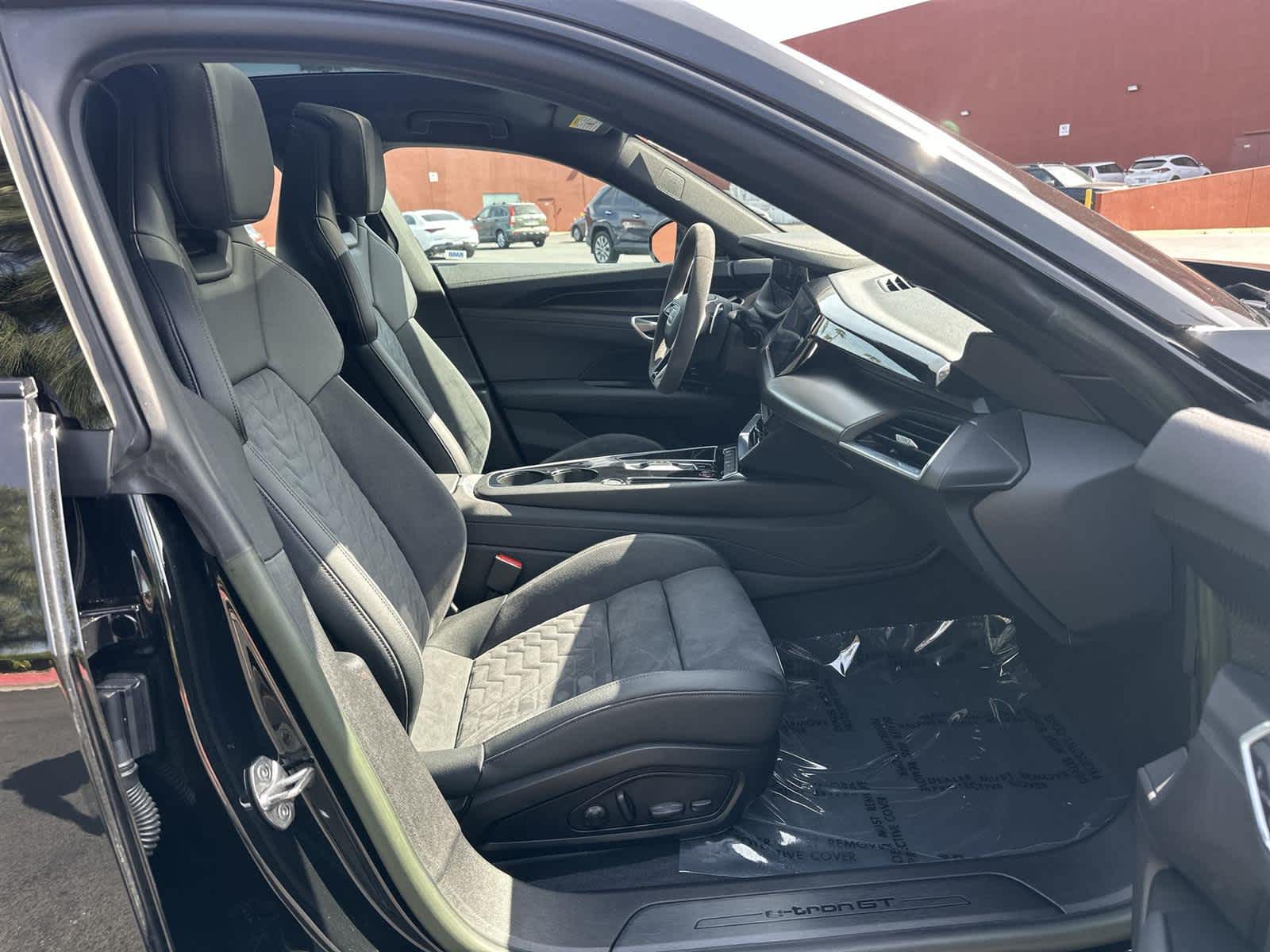 Thumbnail: 2022 Audi e-tron GT - 14