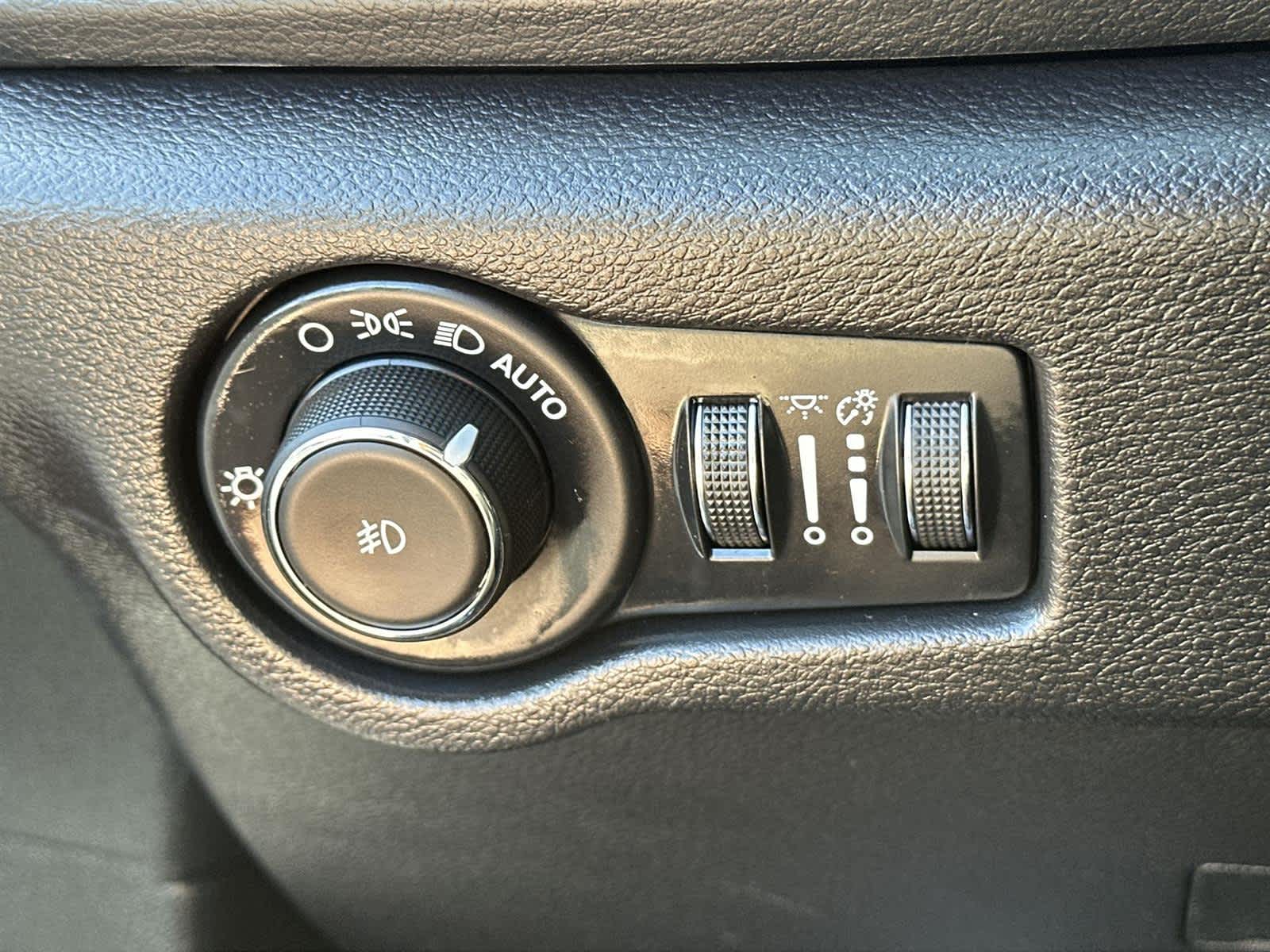 Thumbnail: 2019 Chrysler Pacifica - 29