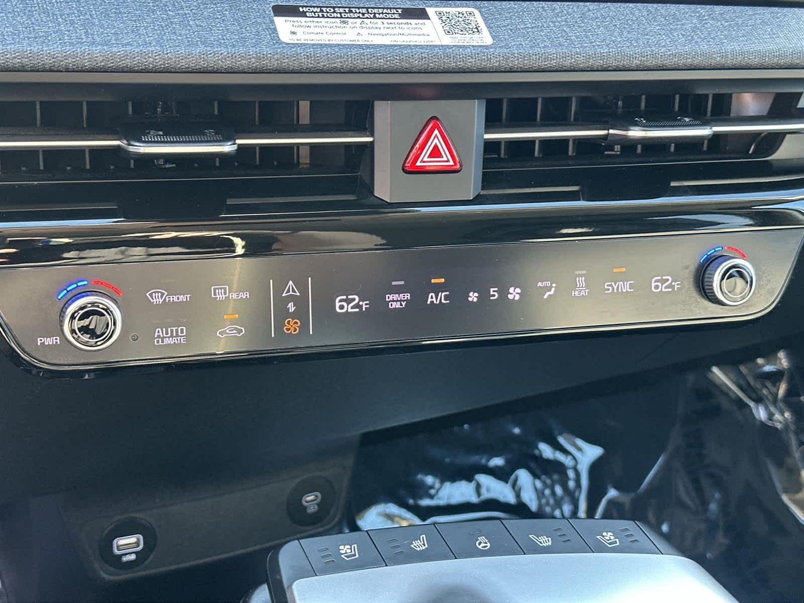 Thumbnail: 2022 Kia EV6 - 32