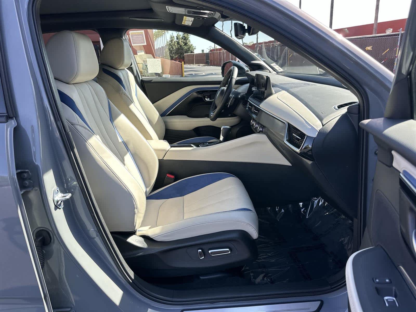 Thumbnail: 2025 Acura ADX - 14