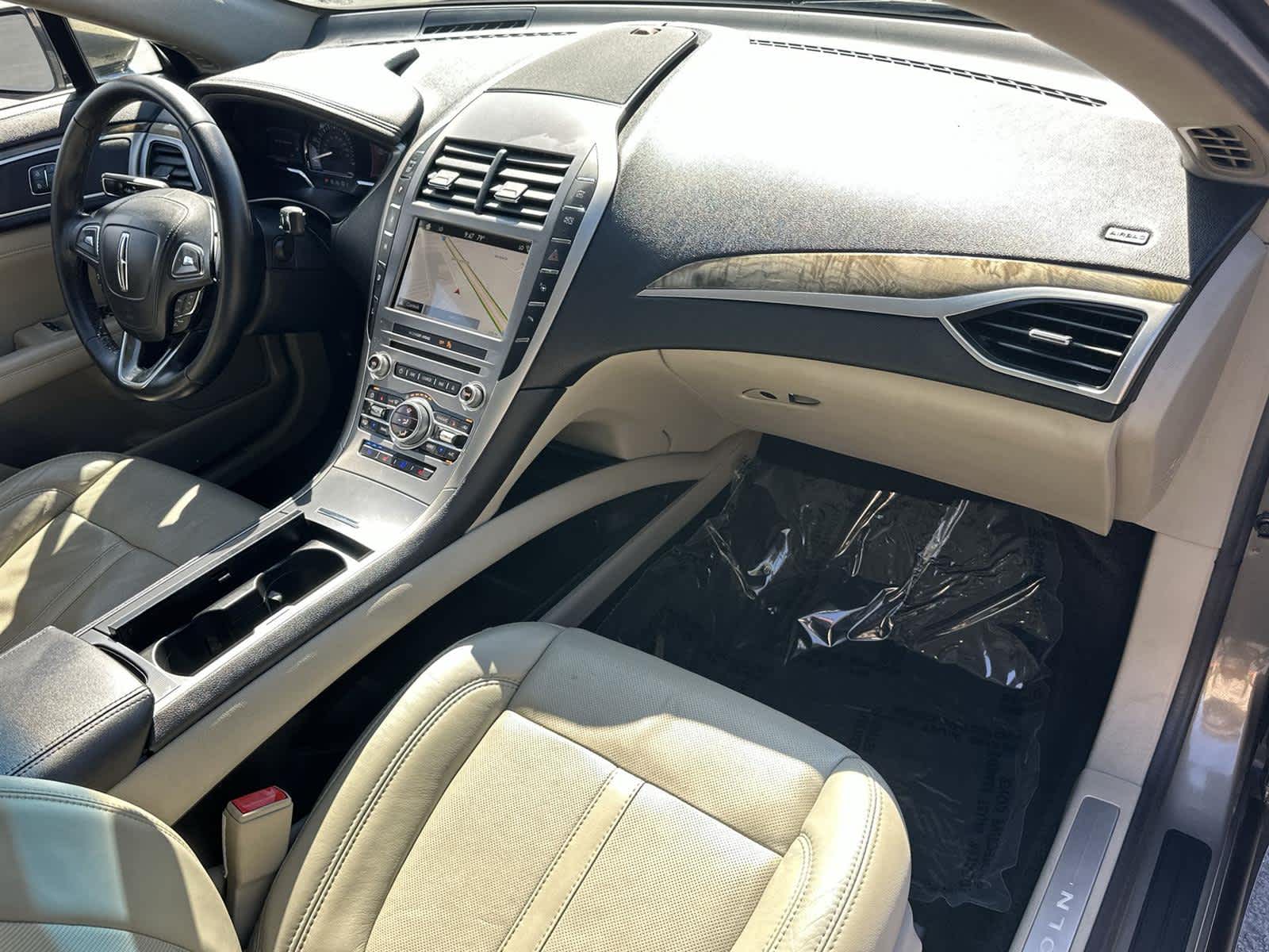 Thumbnail: 2017 Lincoln MKZ - 12