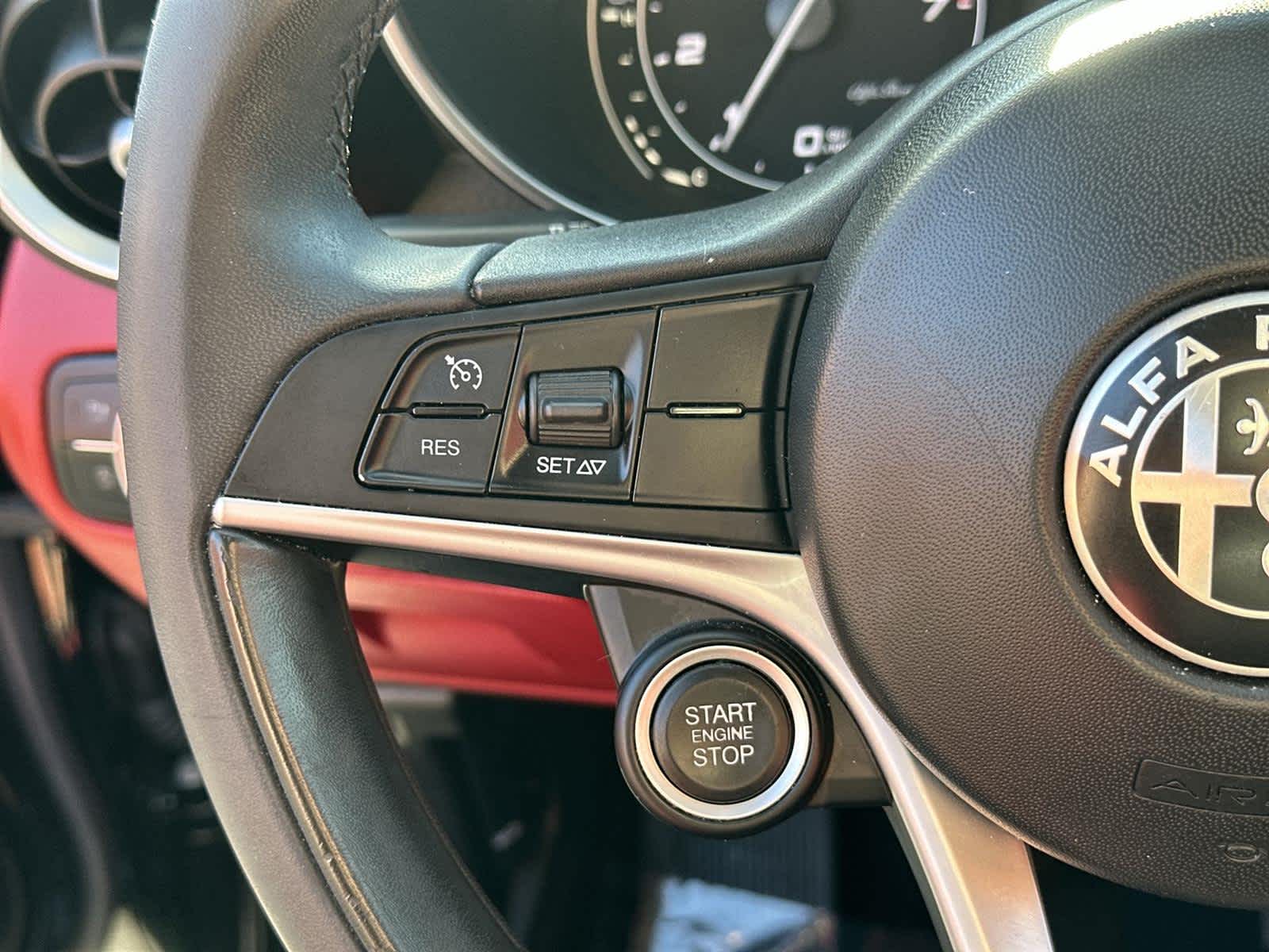Thumbnail: 2019 Alfa Romeo Giulia - 24