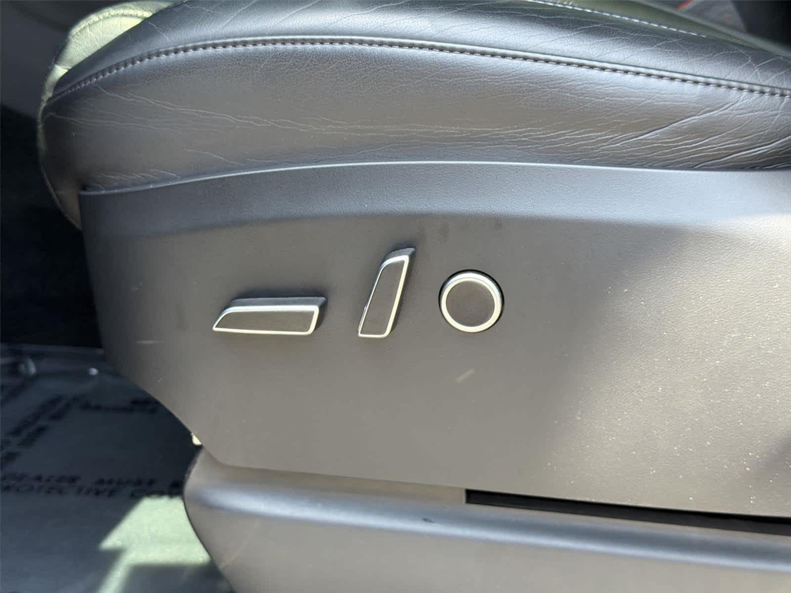 Thumbnail: 2022 Tesla Model X - 24