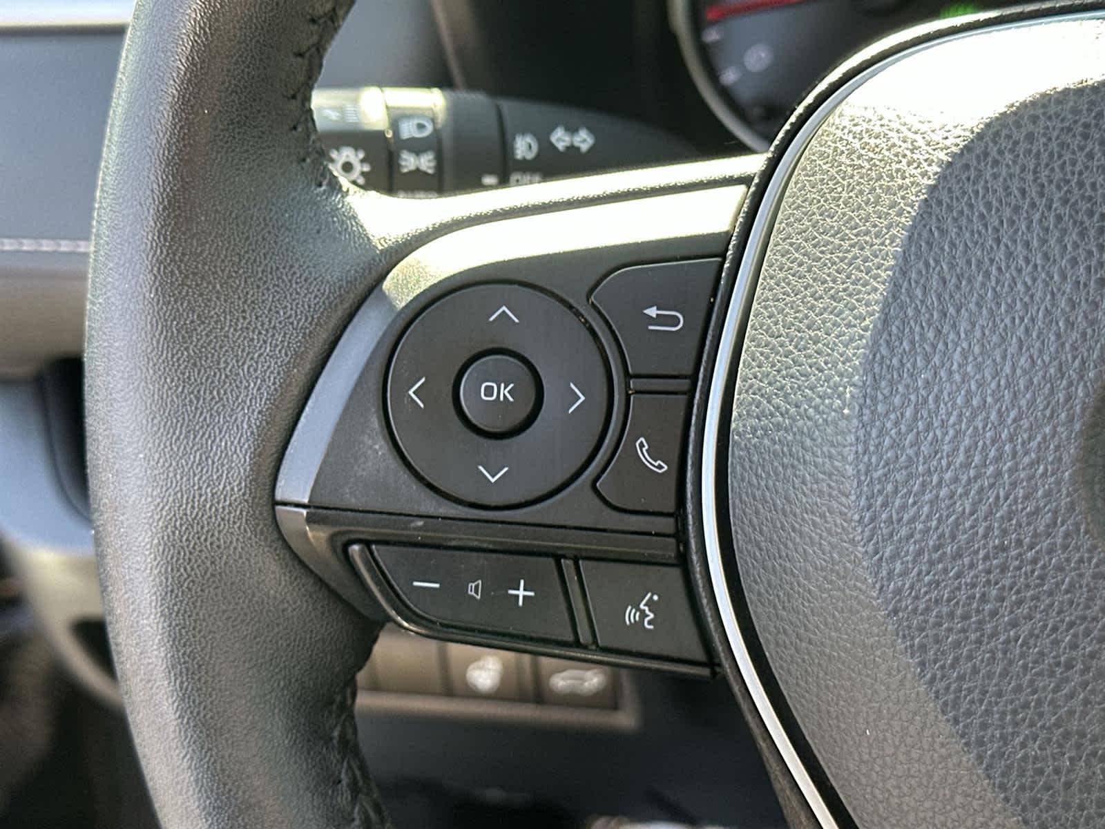 Thumbnail: 2022 Toyota RAV4 - 24