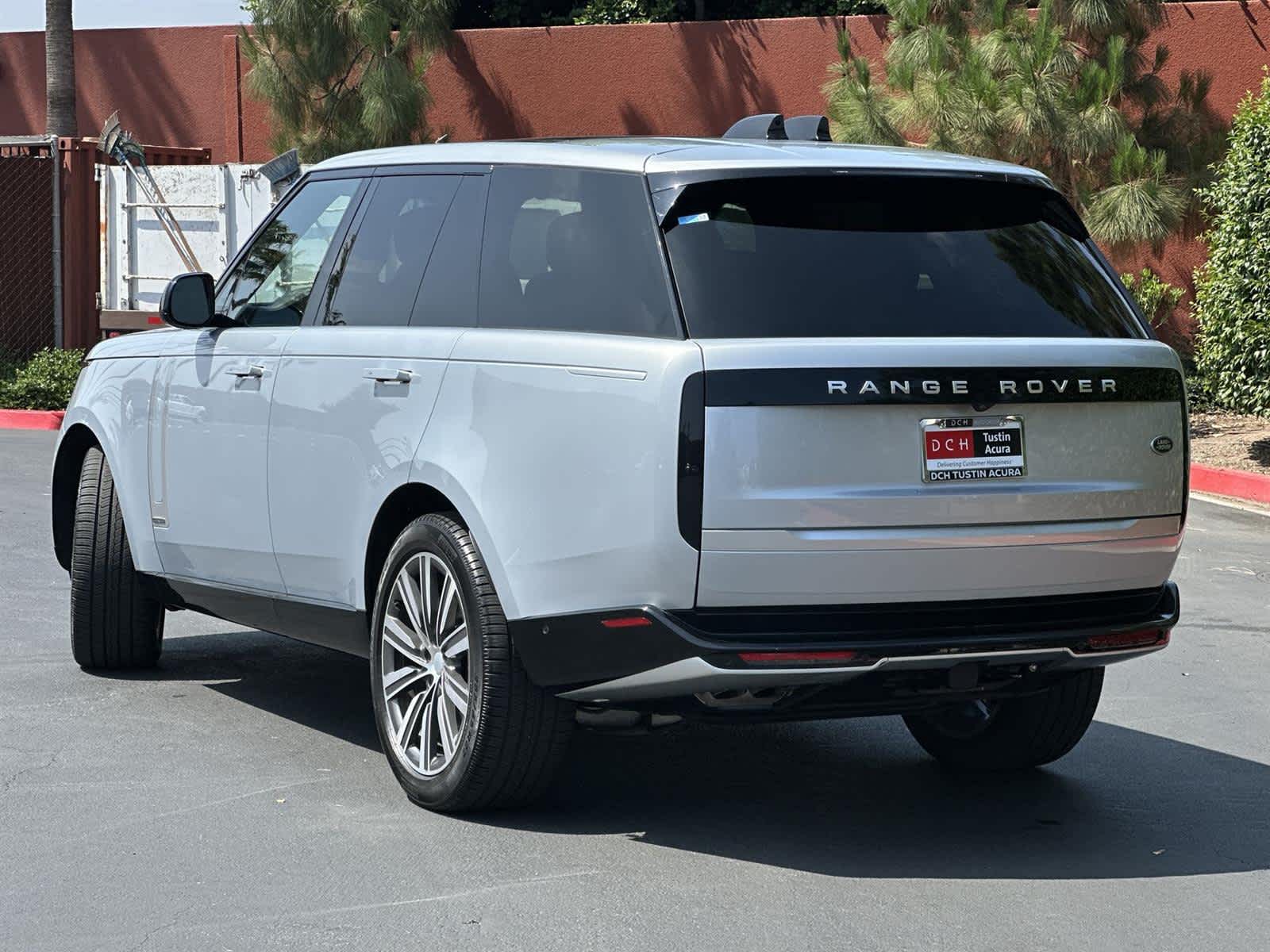 Thumbnail: 2023 Land Rover Range Rover - 4