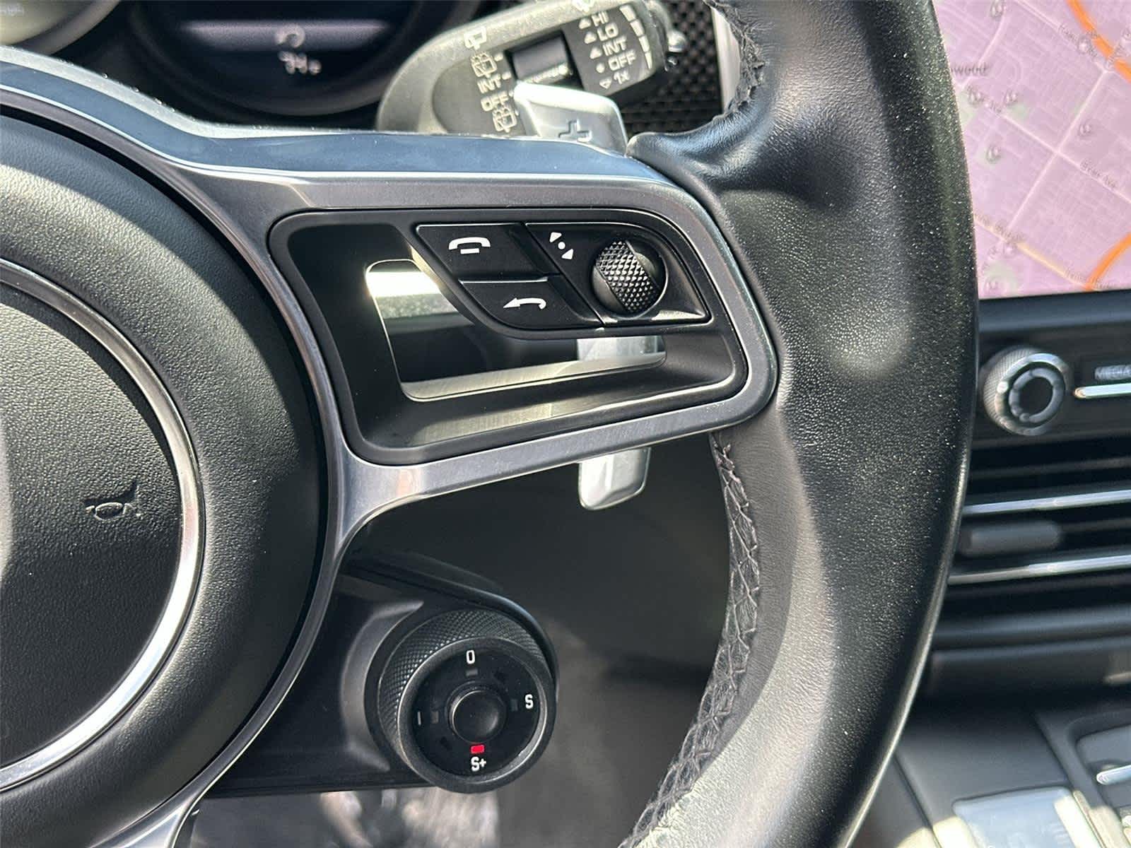 Thumbnail: 2020 Porsche Macan - 35