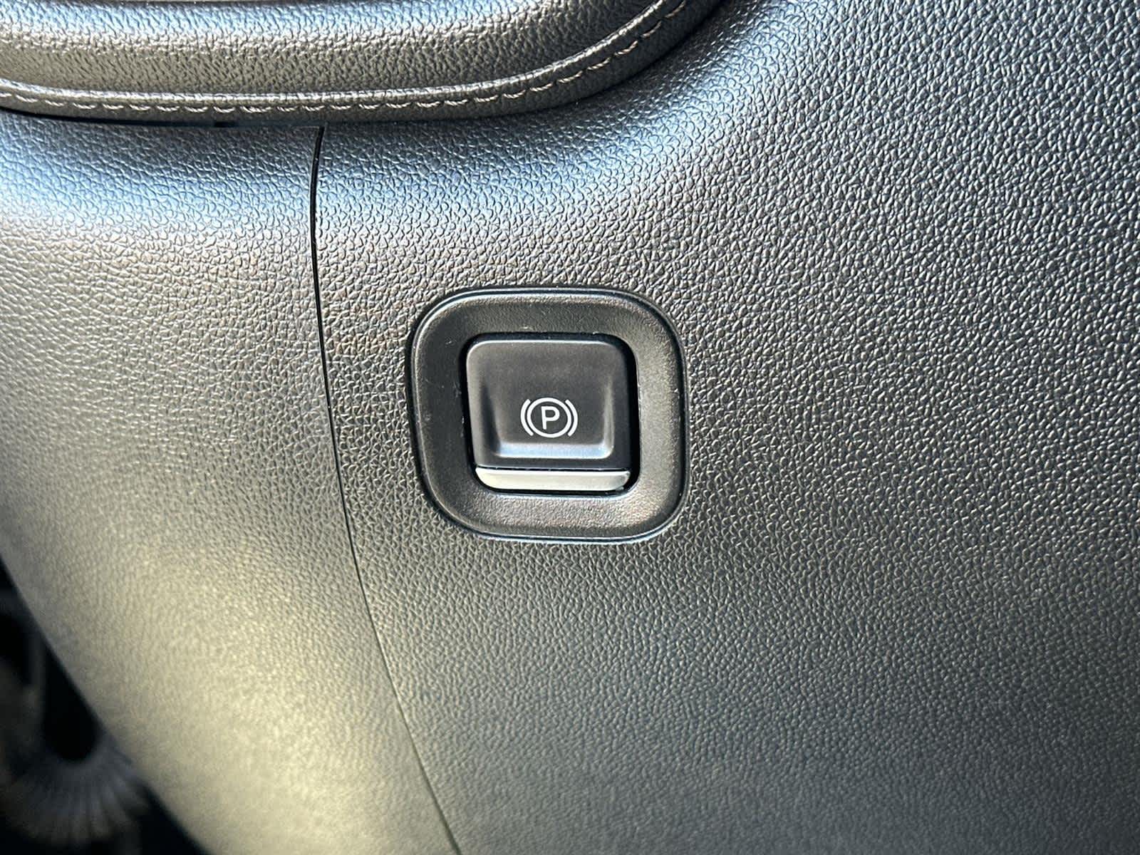 Thumbnail: 2019 Chevrolet Silverado 1500 - 29