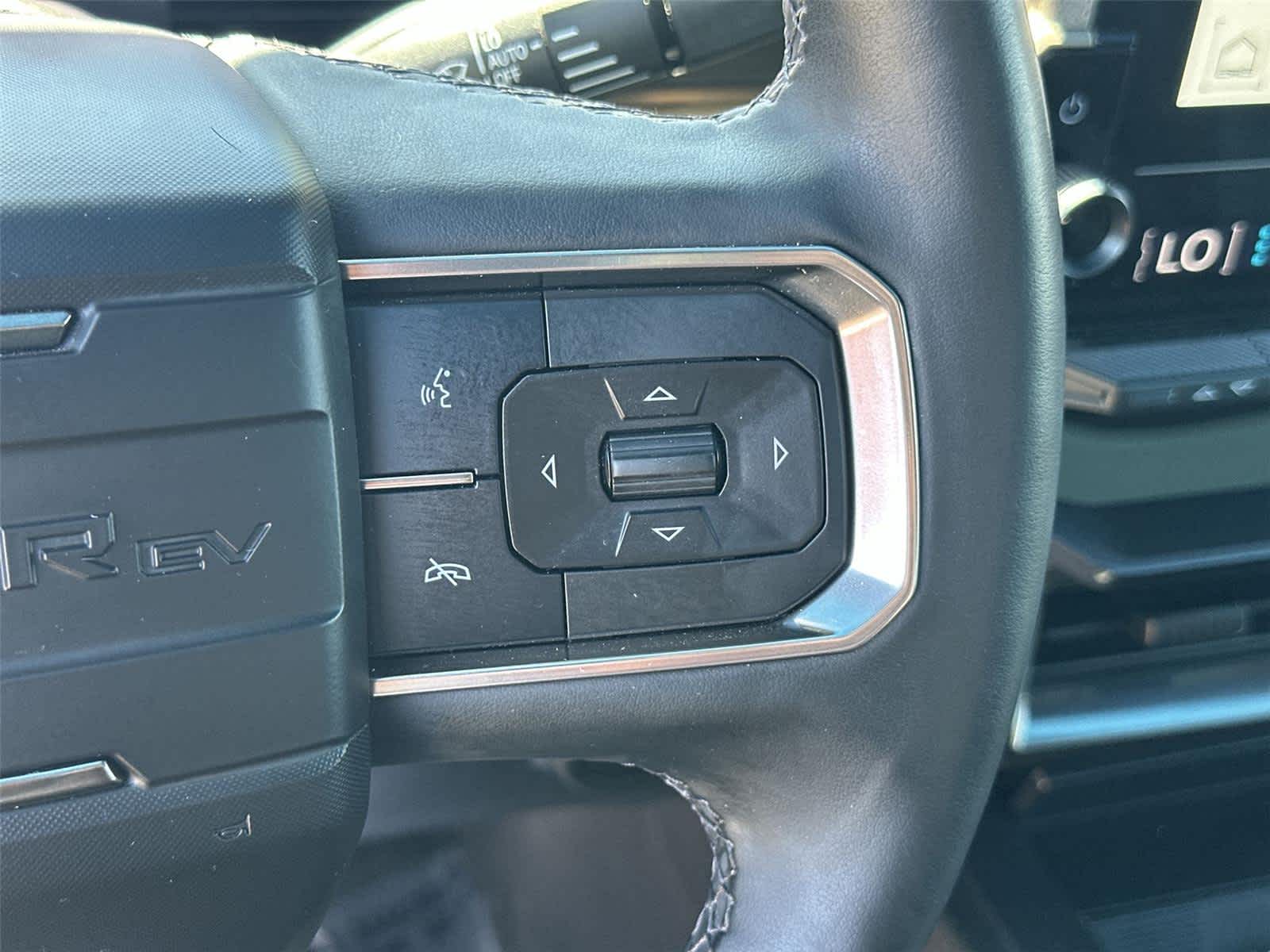 Thumbnail: 2024 GMC Hummer EV - 24