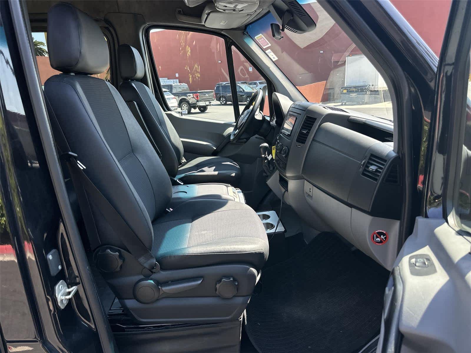 Thumbnail: 2015 Mercedes-Benz Sprinter - 14