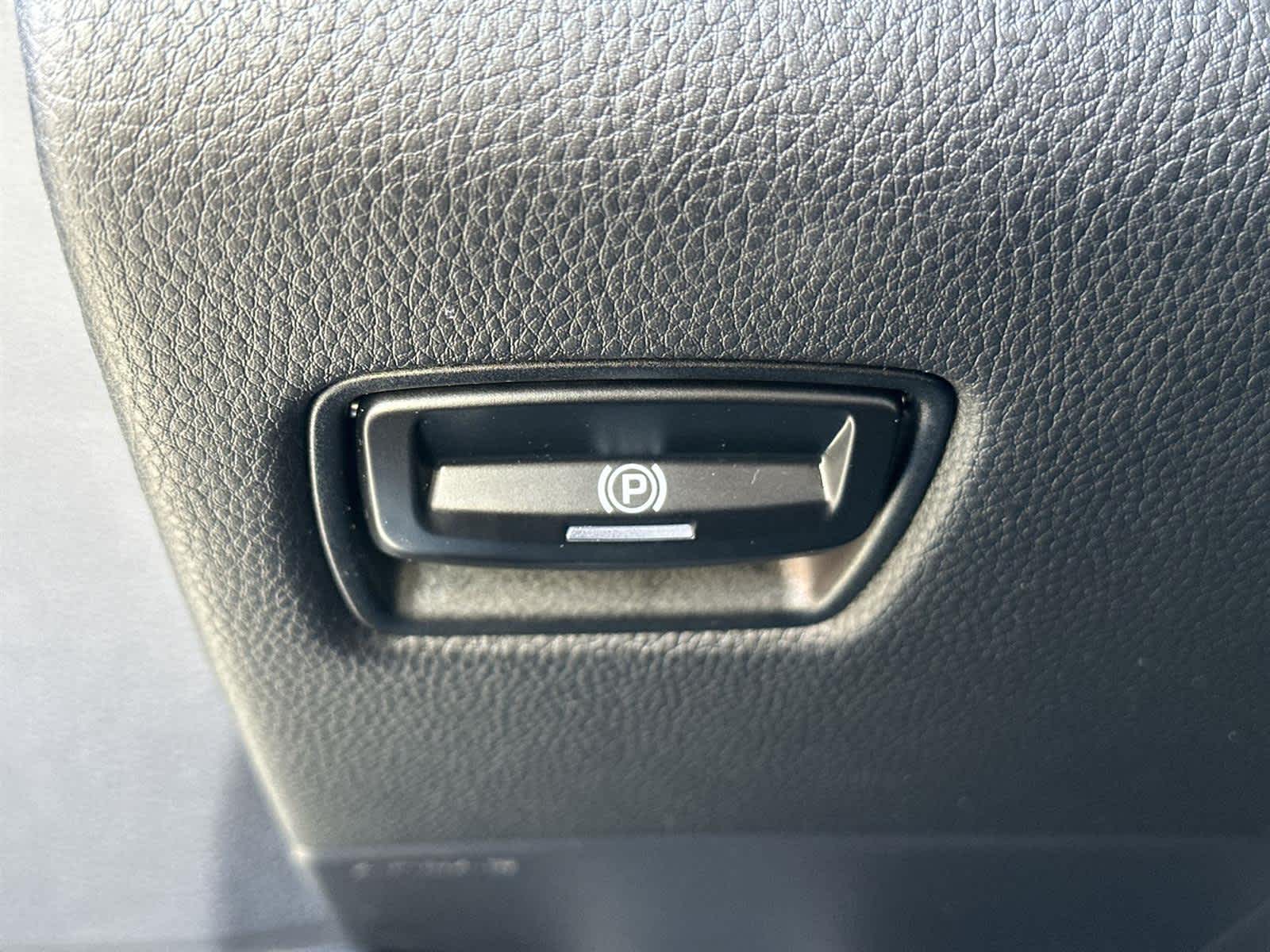 Thumbnail: 2016 Porsche Panamera - 29