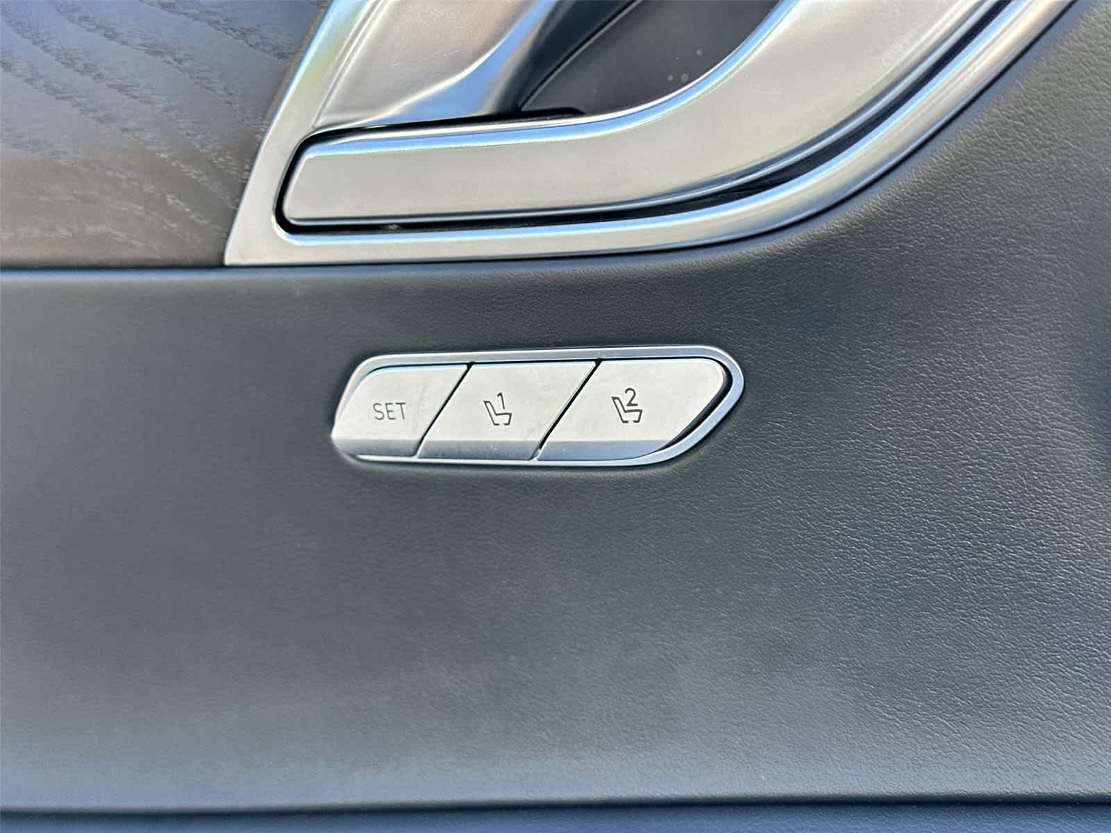 Thumbnail: 2021 Genesis GV80 - 31