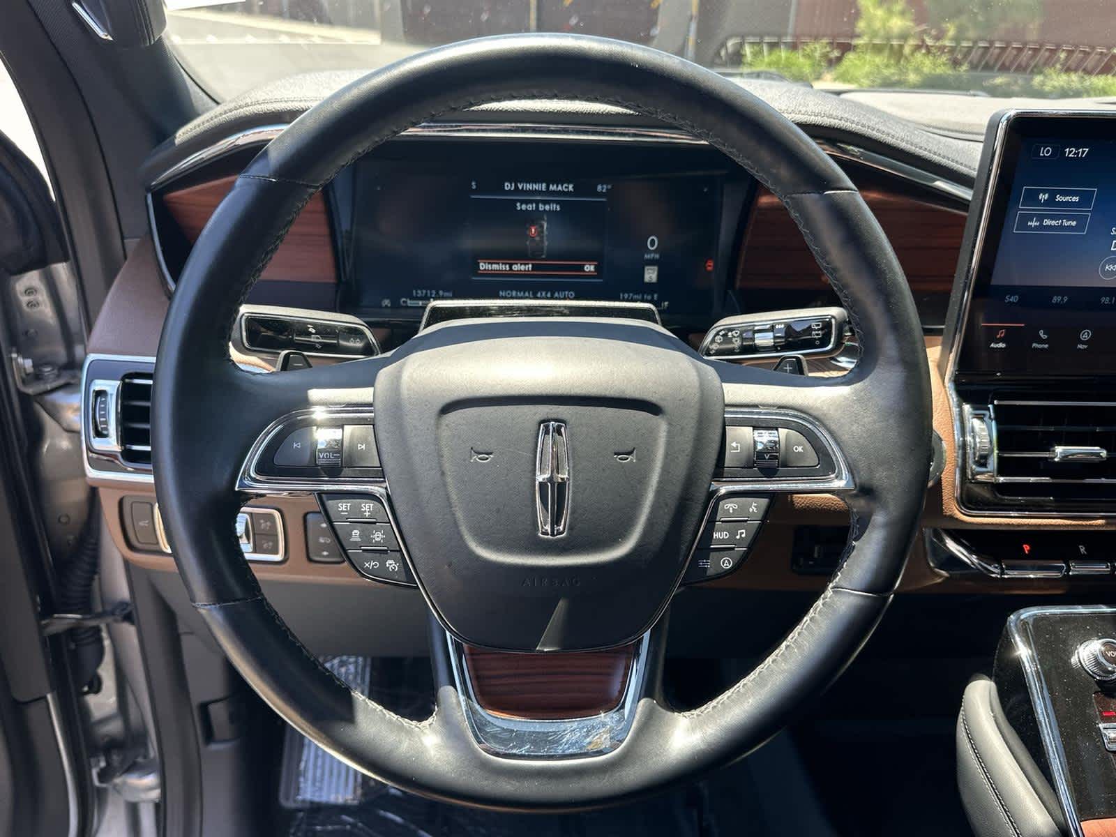 Thumbnail: 2023 Lincoln Navigator L - 15